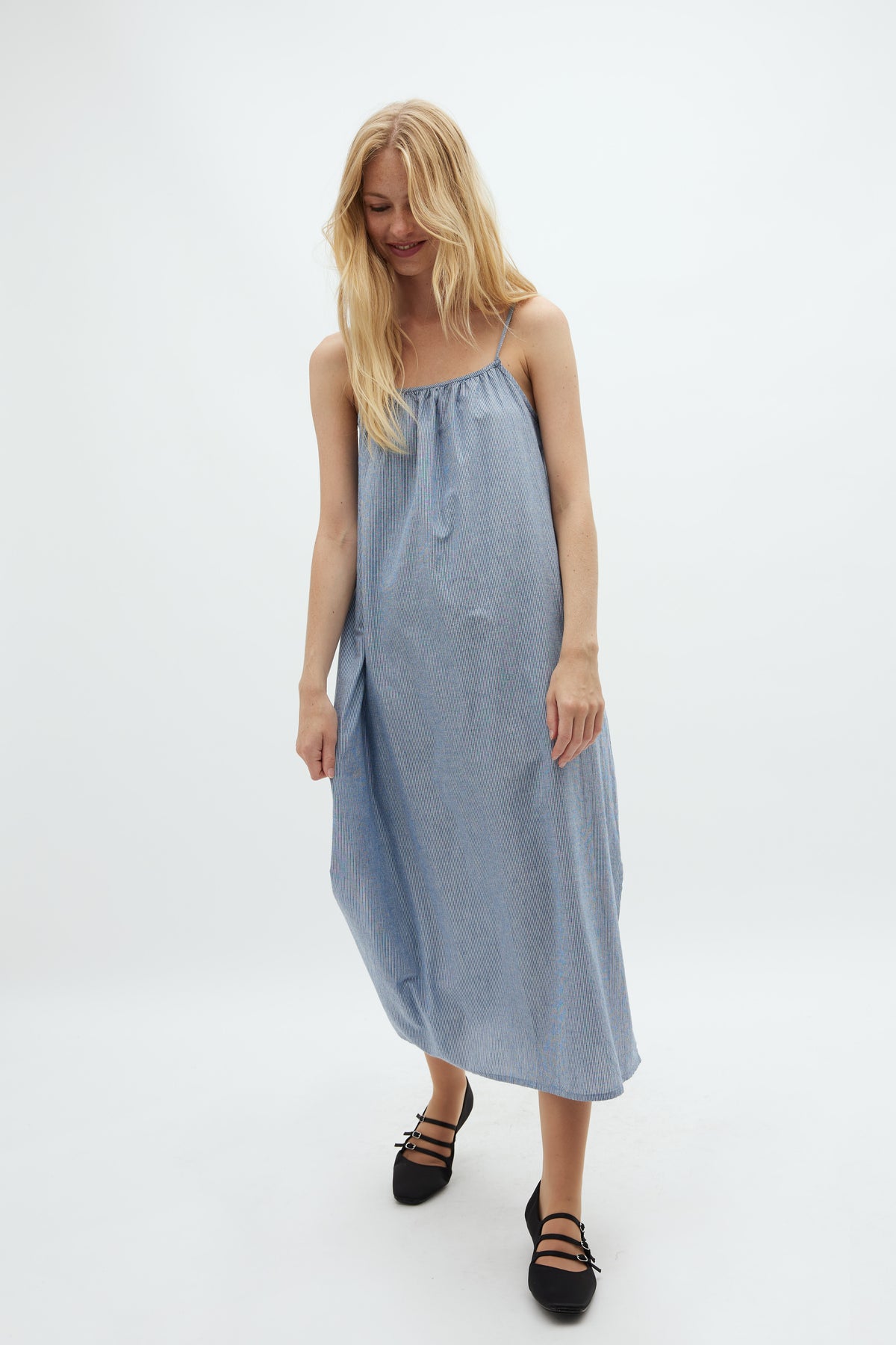 Teslana-M_Blue White Stripe_Model_0