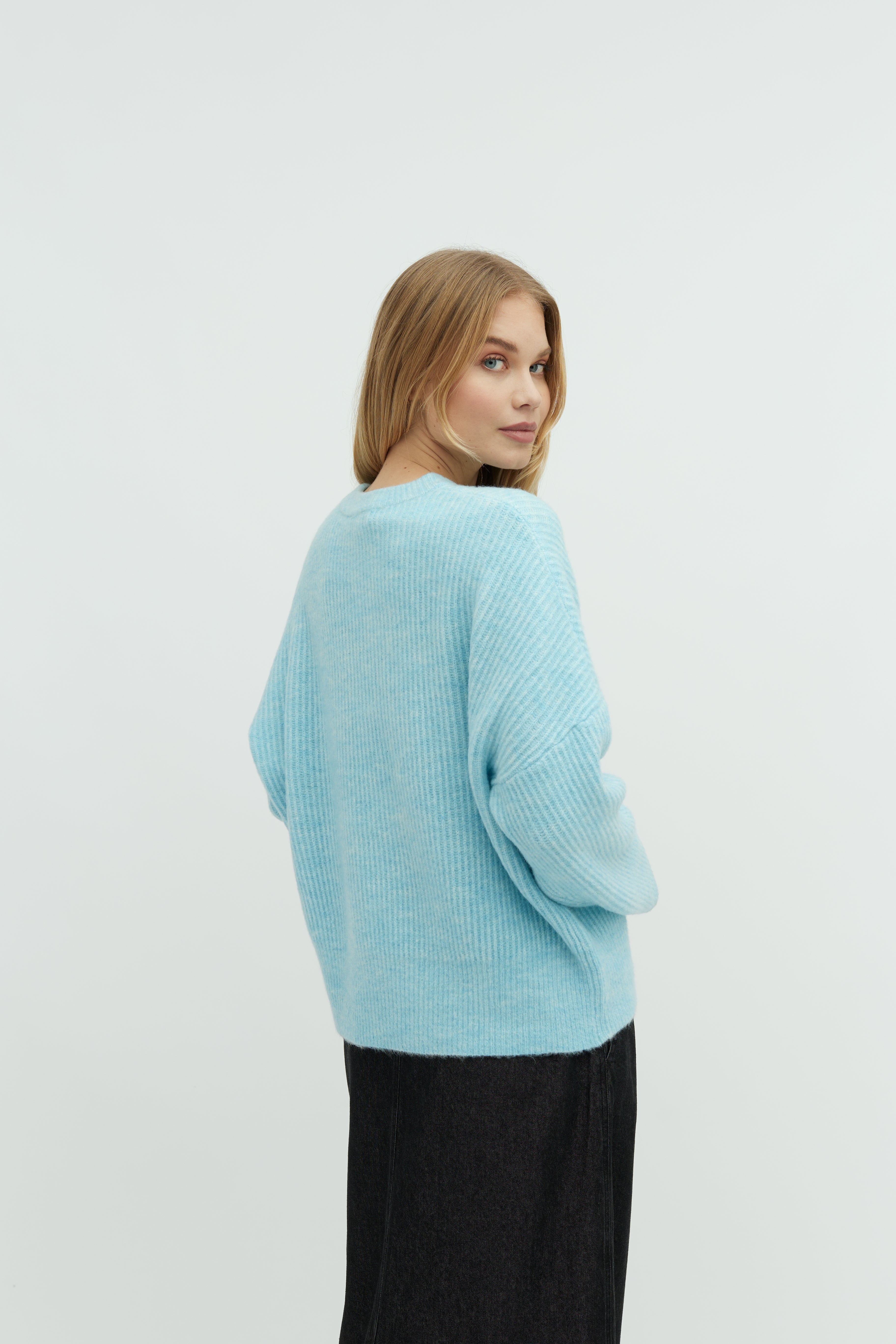 Gillian_Aqua Light Melange_Model_1