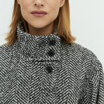Makaia-M_Grey Herringbone_Model_3