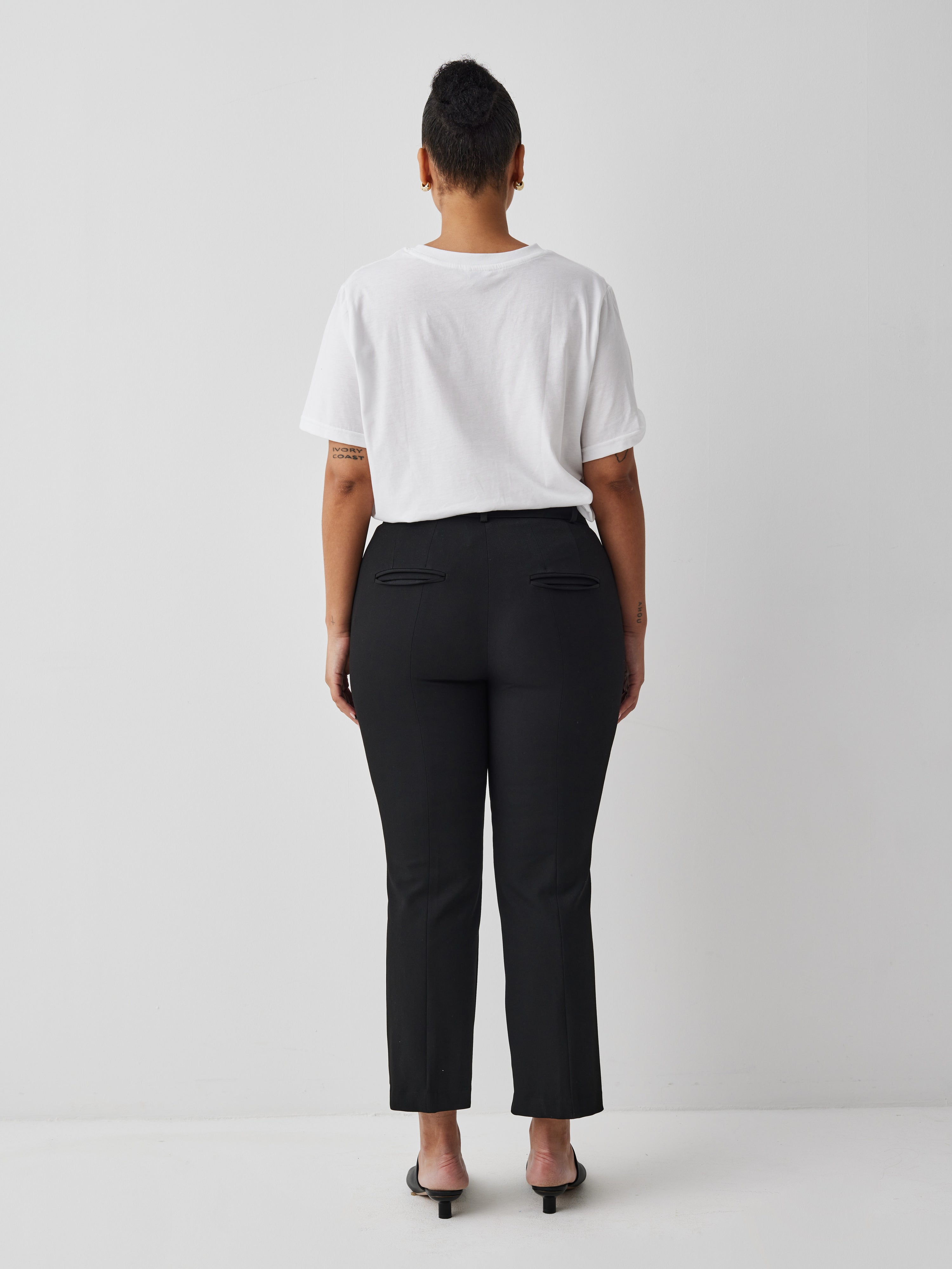 Maiianne-M_Black_Model_