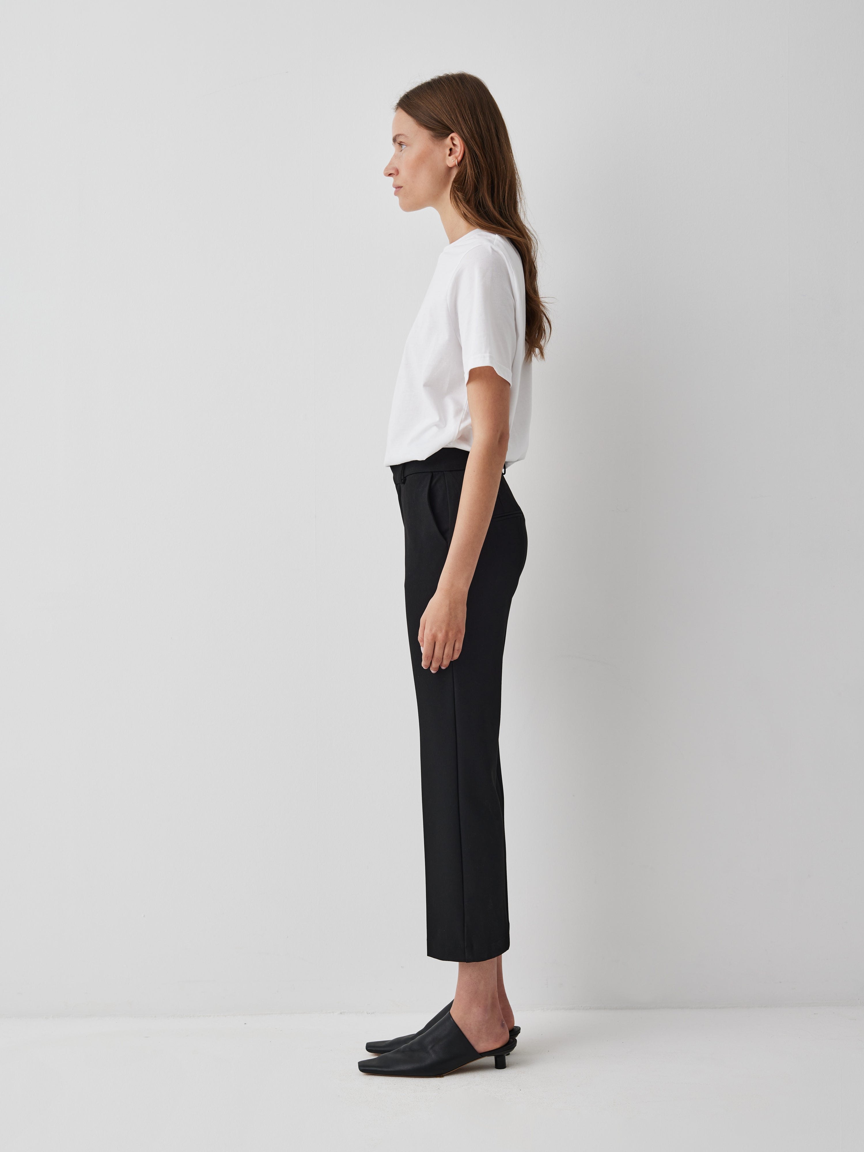 Maiianne-M_Black_Model_