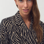 Iva-M_Zebra Sugar Black_Model_