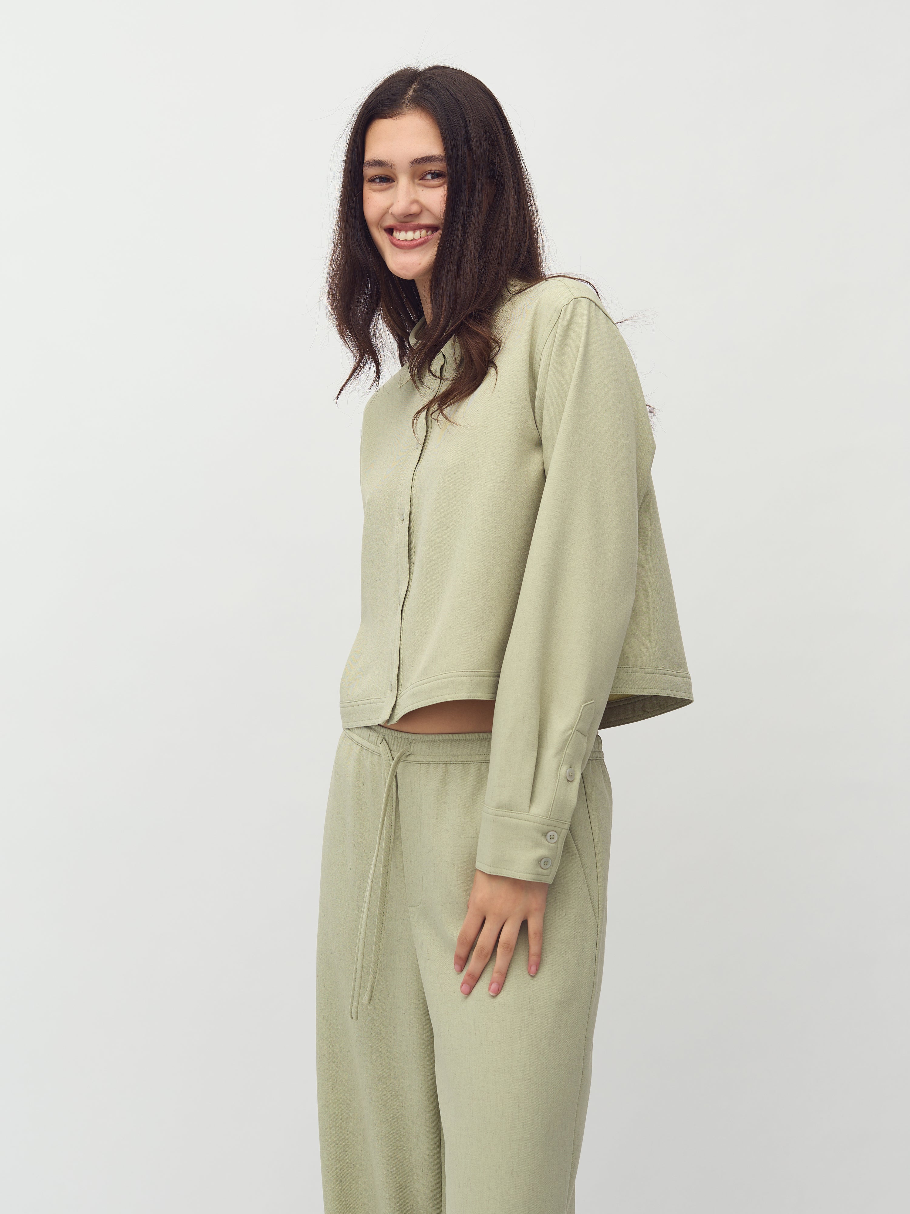 Azzurra-M_Pistachio Green Melange_Model_