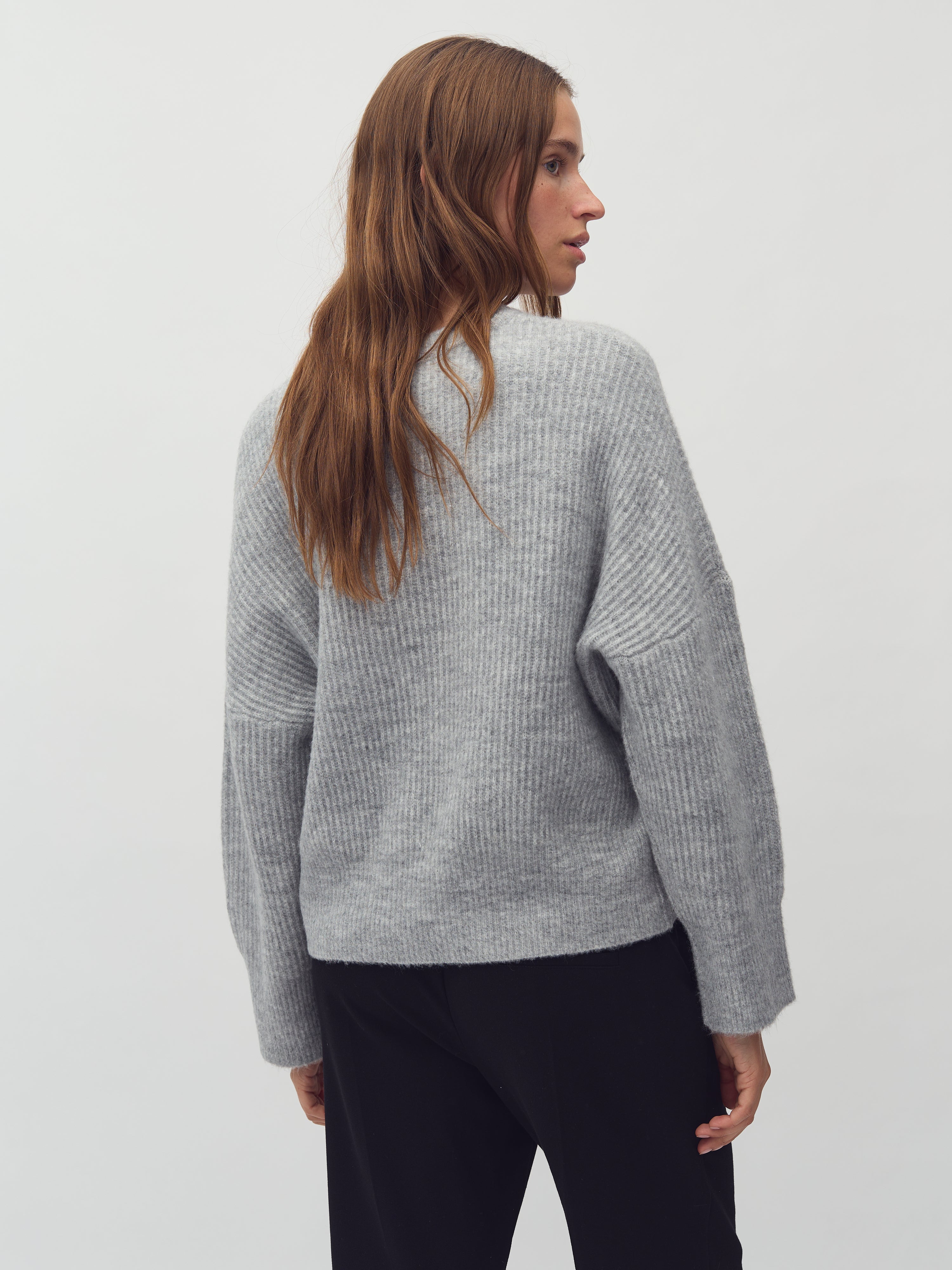 Gillian_Light Grey melange_Model_1