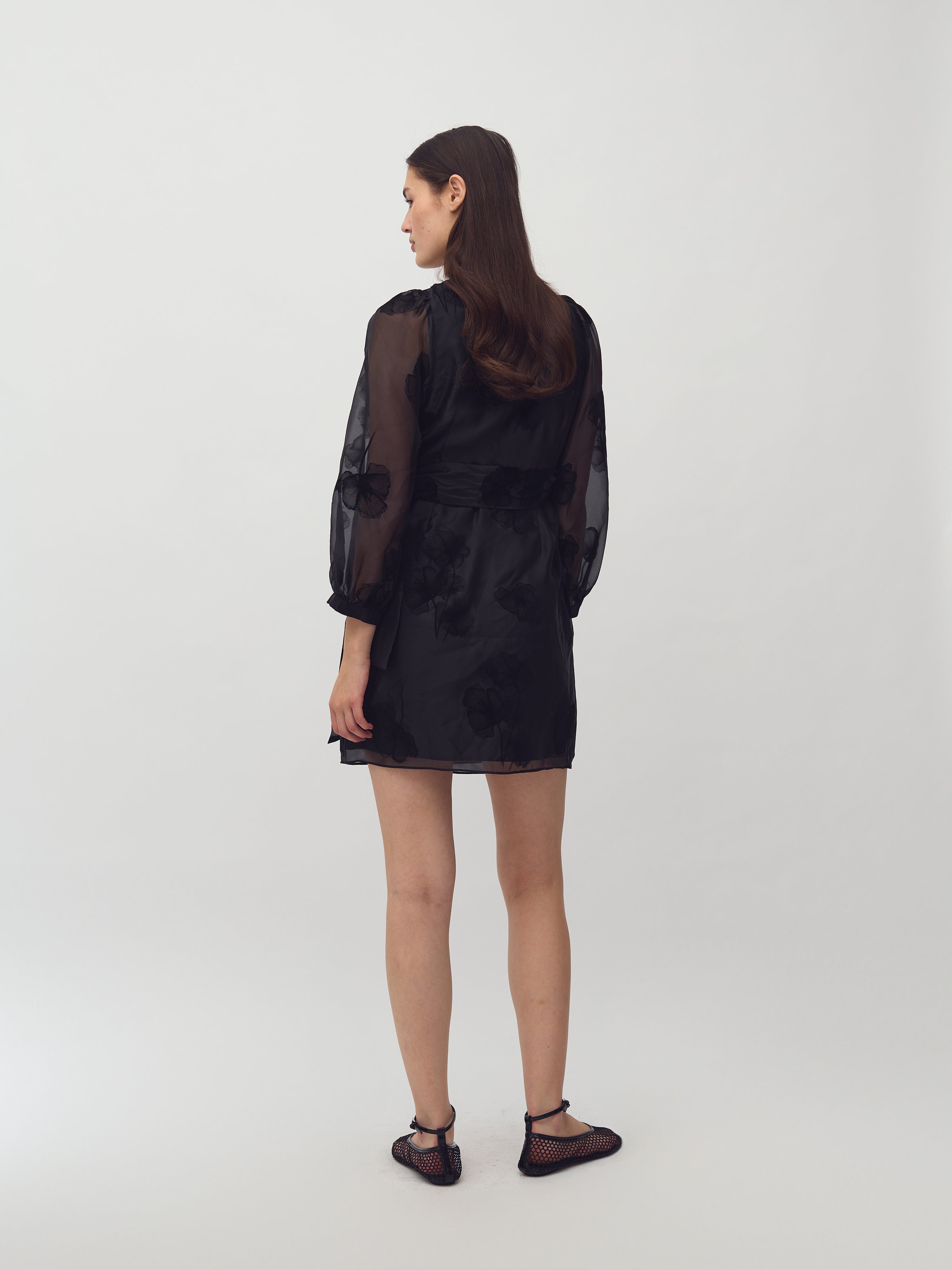 Dovie-M_Black_Model_1