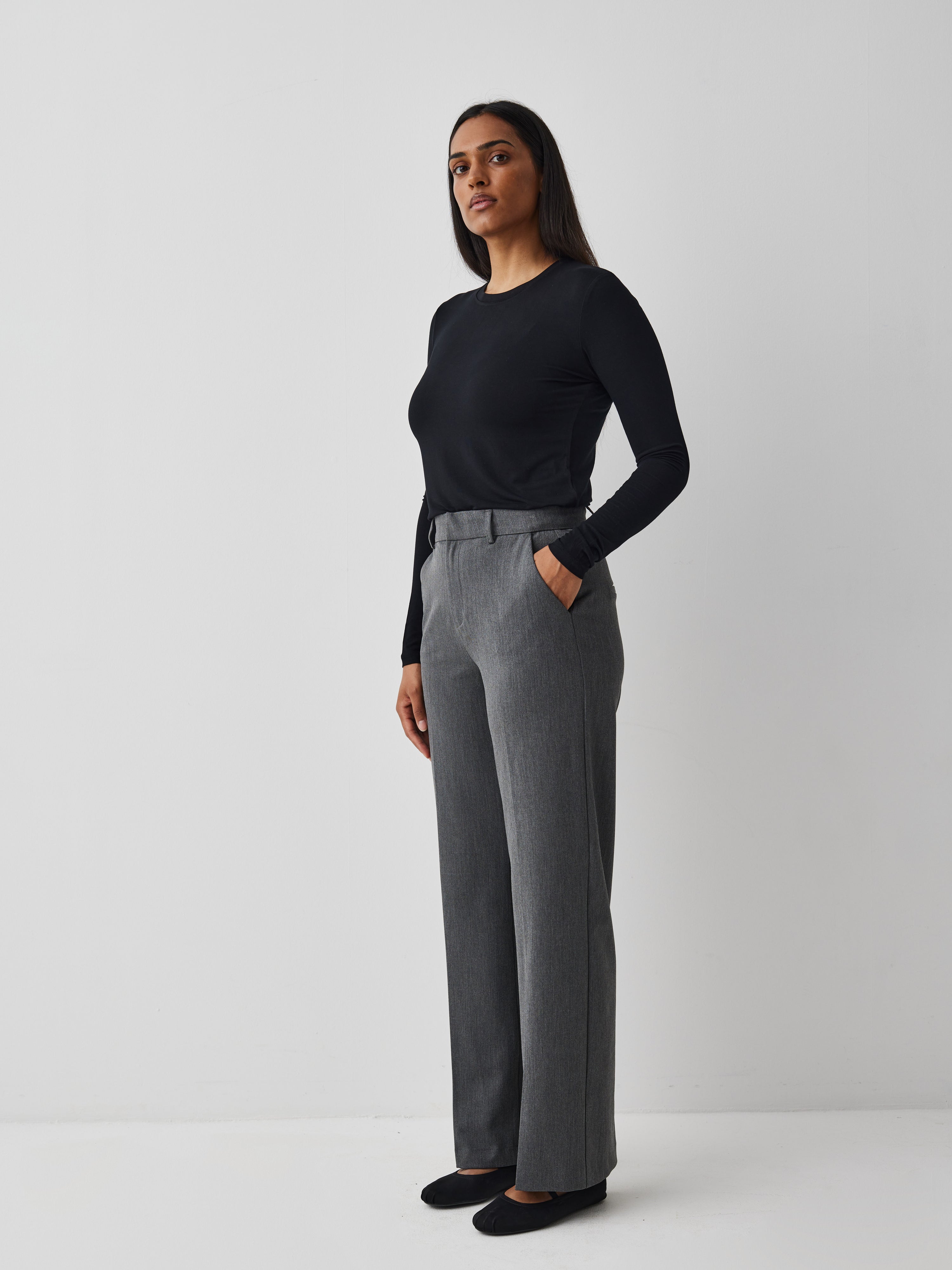 Lucy-M_Medium Melange_Model_