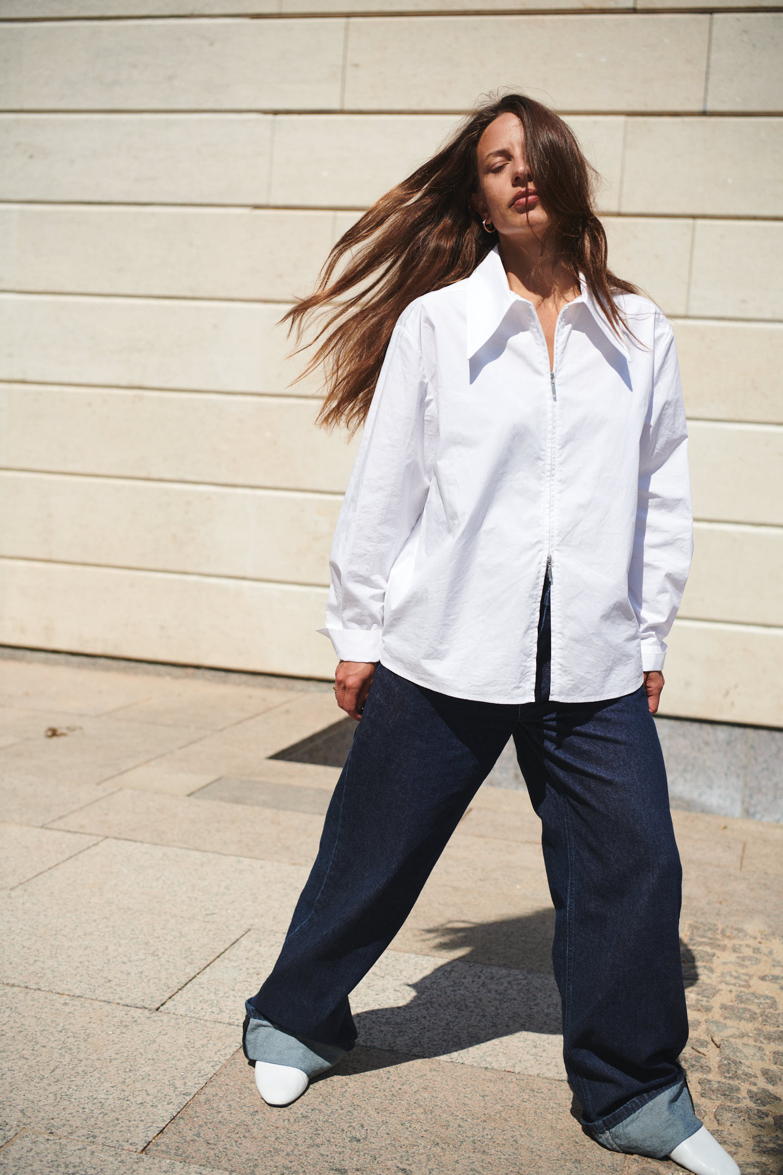 Kiala-M_White_Image_2