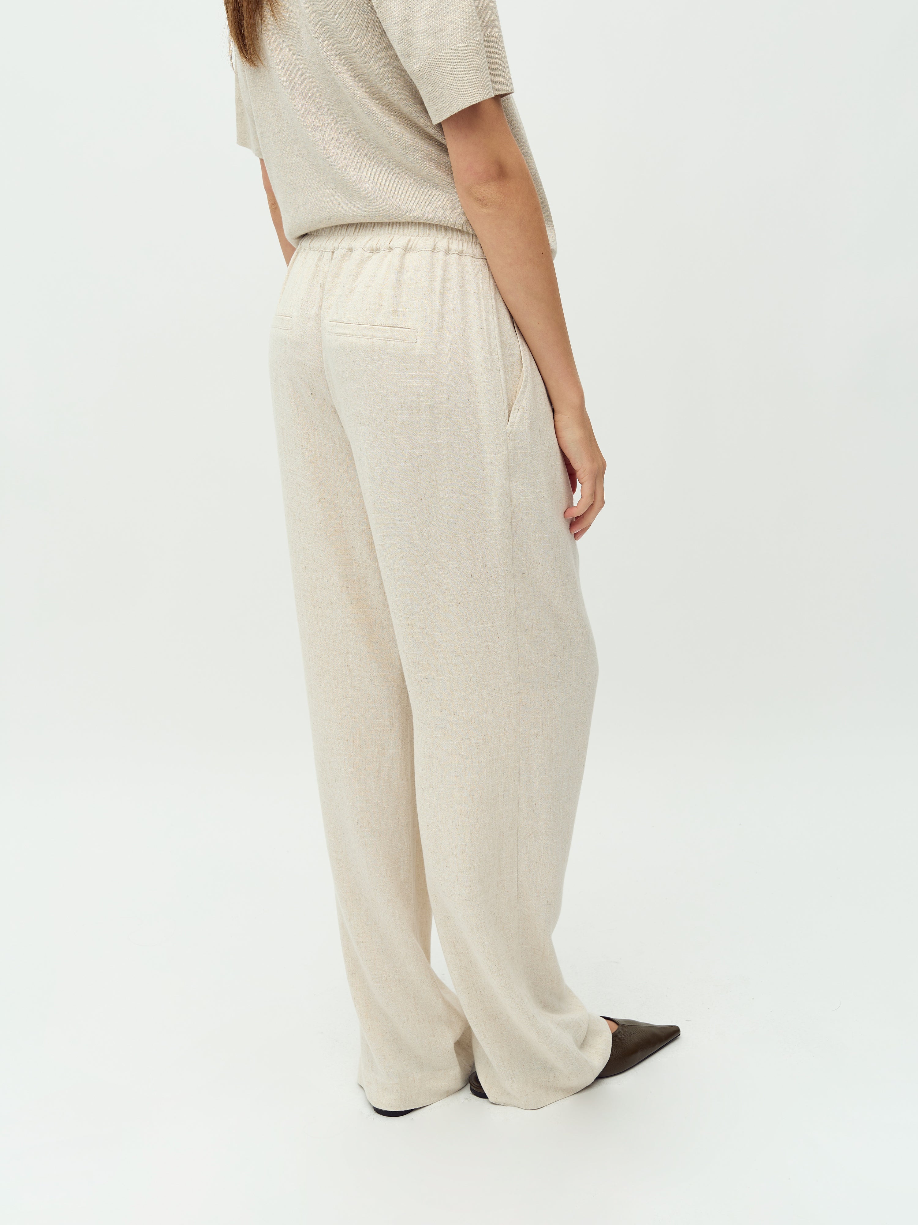 Emmett-M_Natural Beige_Model_2