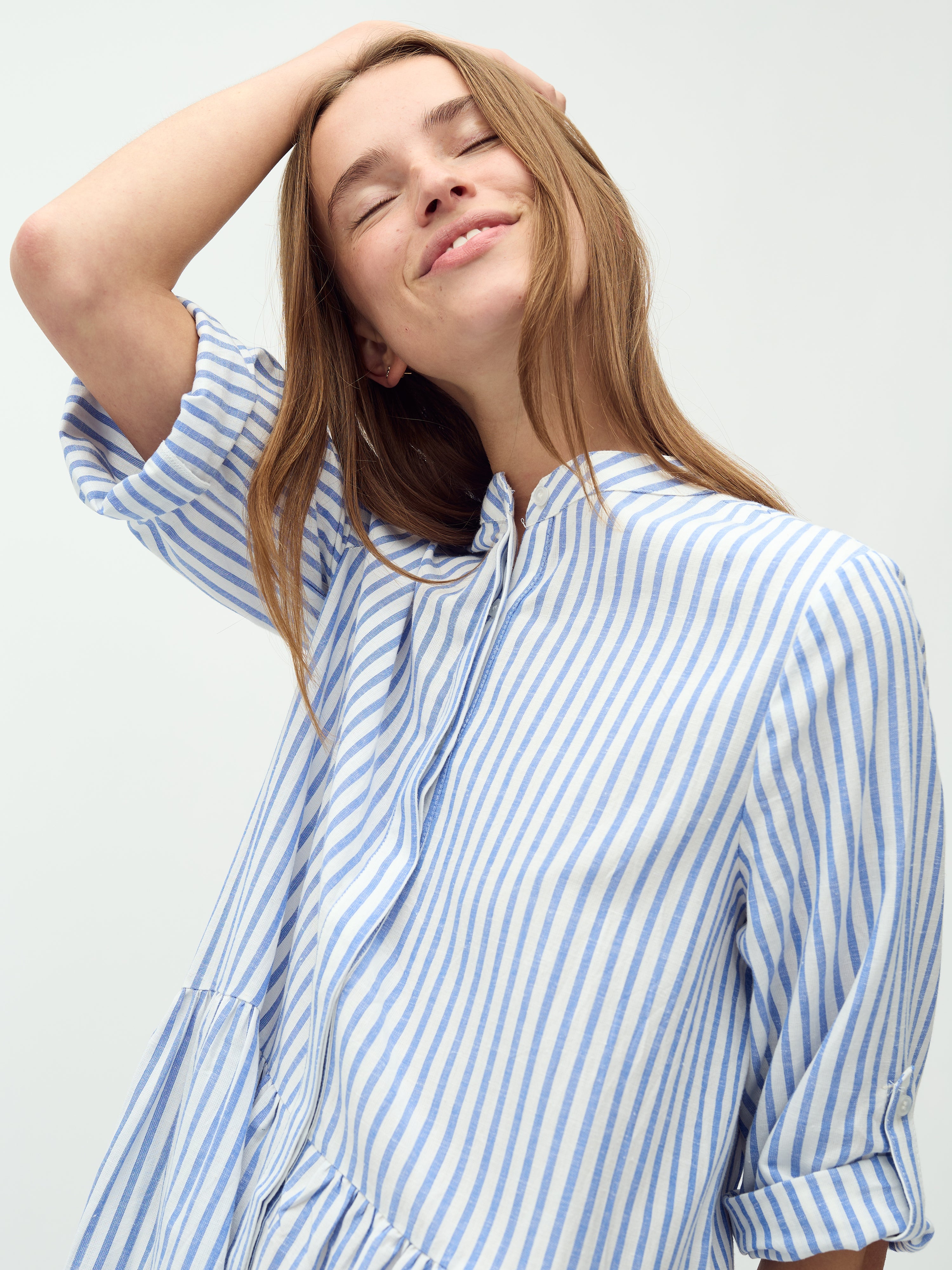 Albana_Ultramarine stripe_Model_3