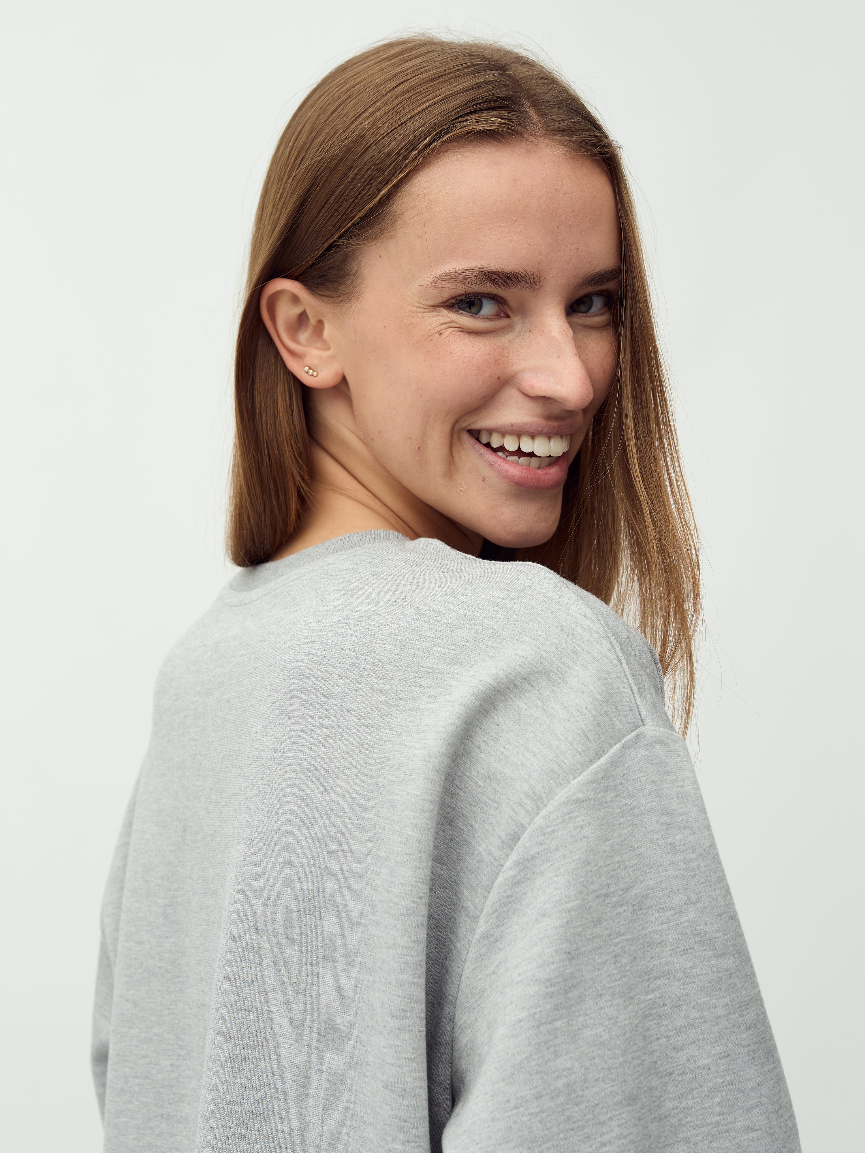 Emrylis-M_Light Grey melange_Model_2