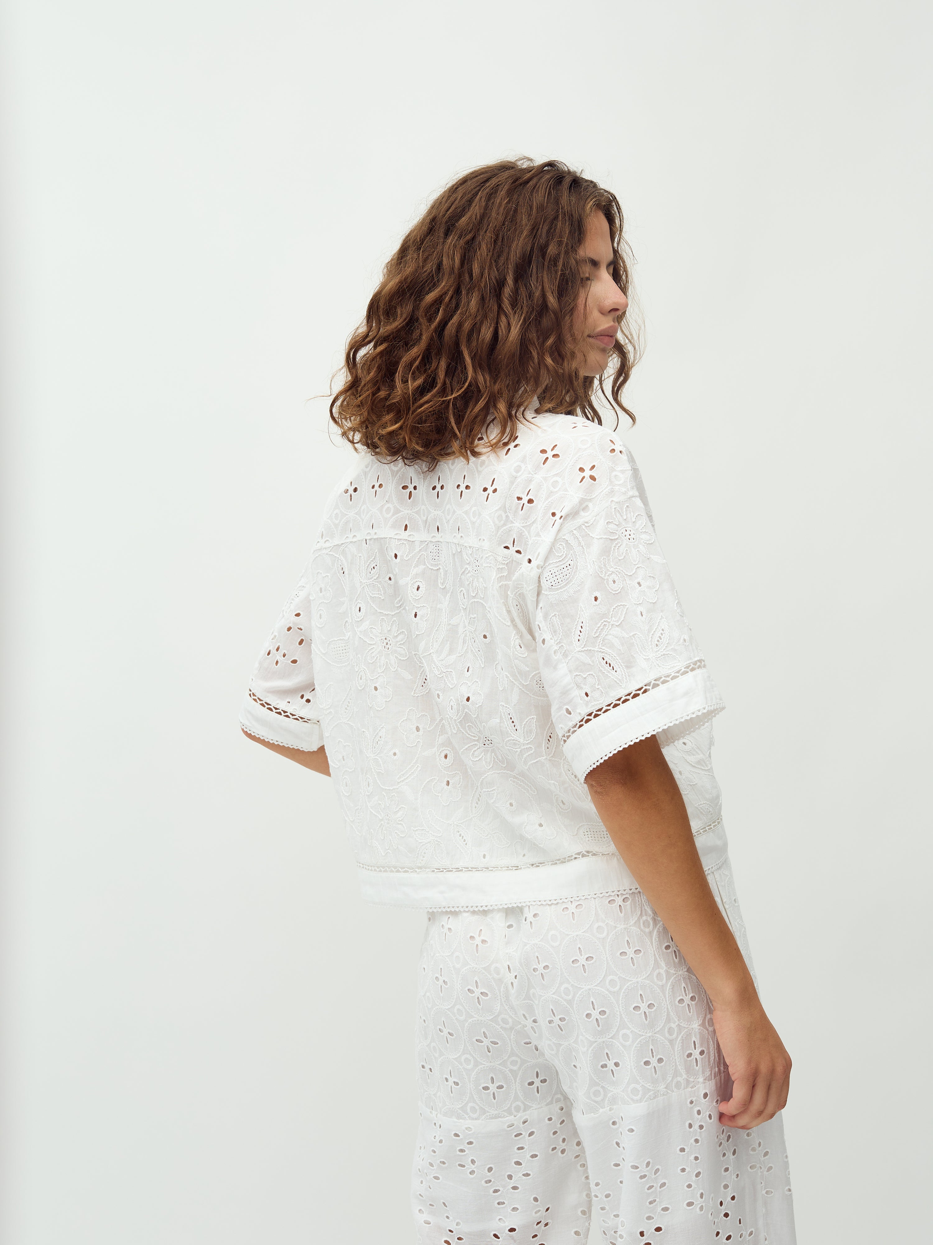 Sonja-M_White_Model_2