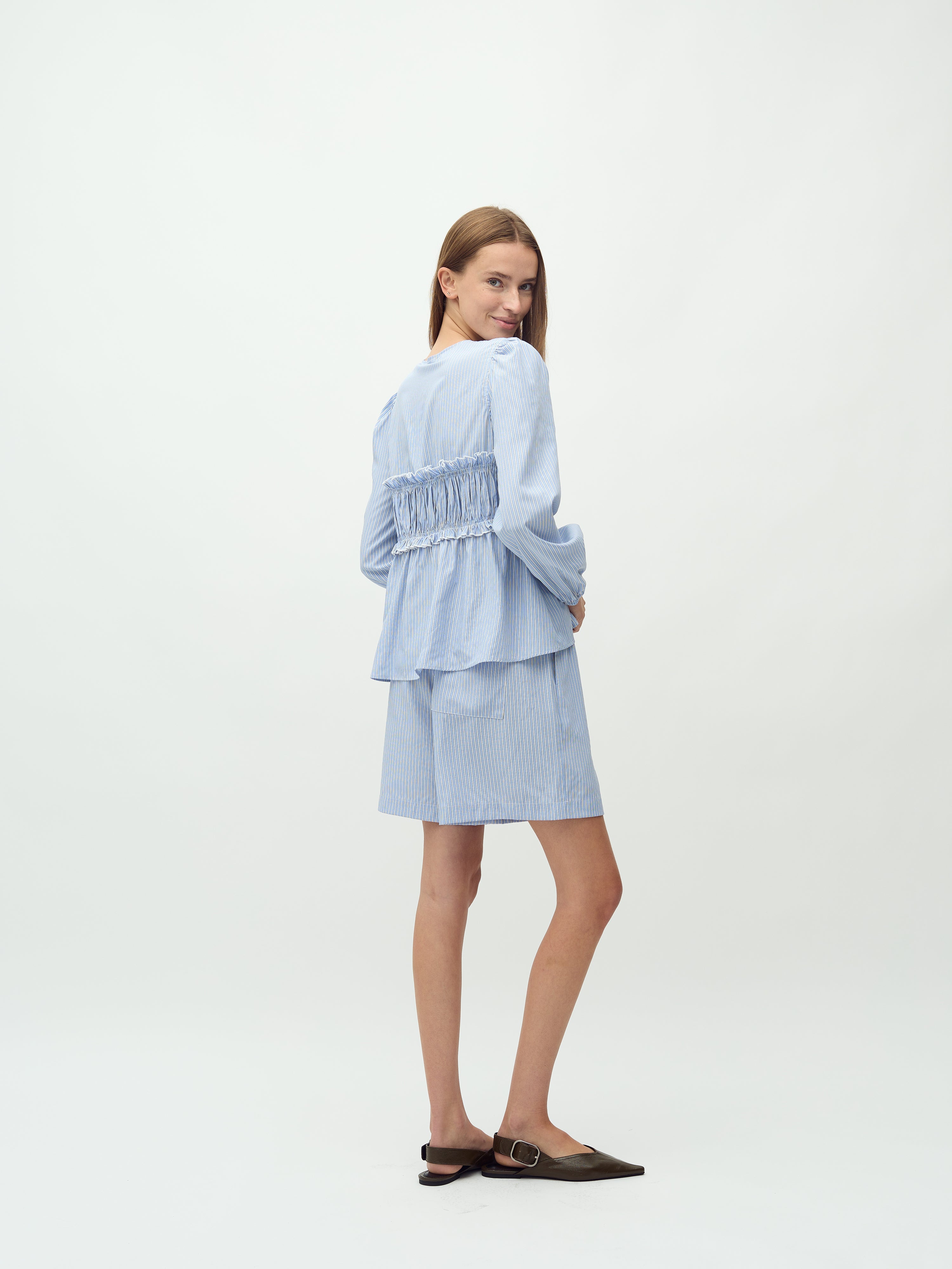 Pipa-M_Blue Zinnia Stripe_Model_1