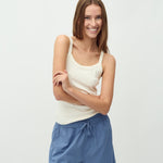 Essa-M_White_Model_3