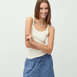 Essa-M_White_Model_3