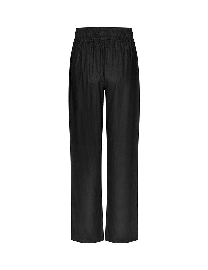 Grasielle-M_Black_Packshot_1