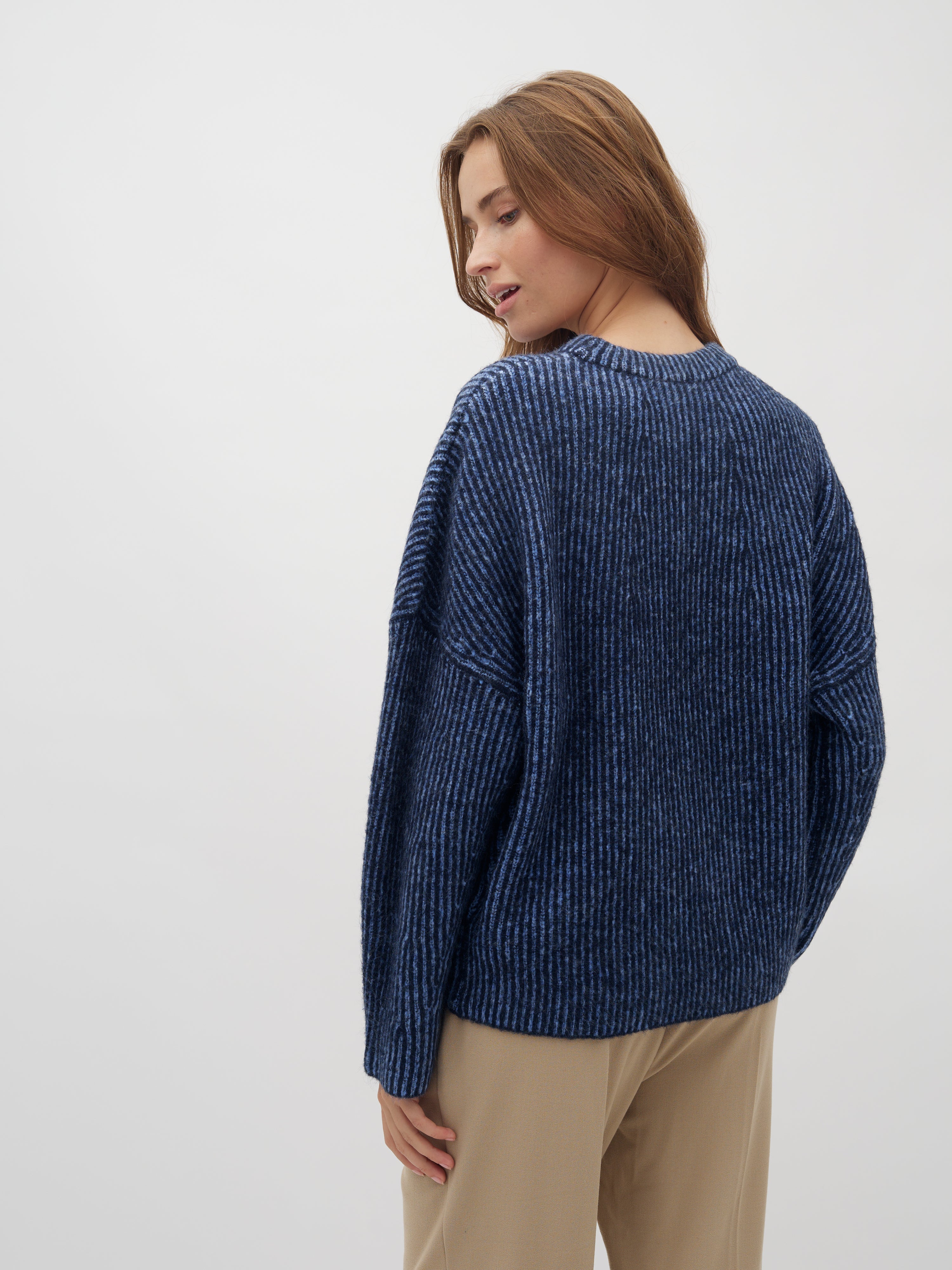 Gillian Contrast-M_Night Sky Mix_Model_2