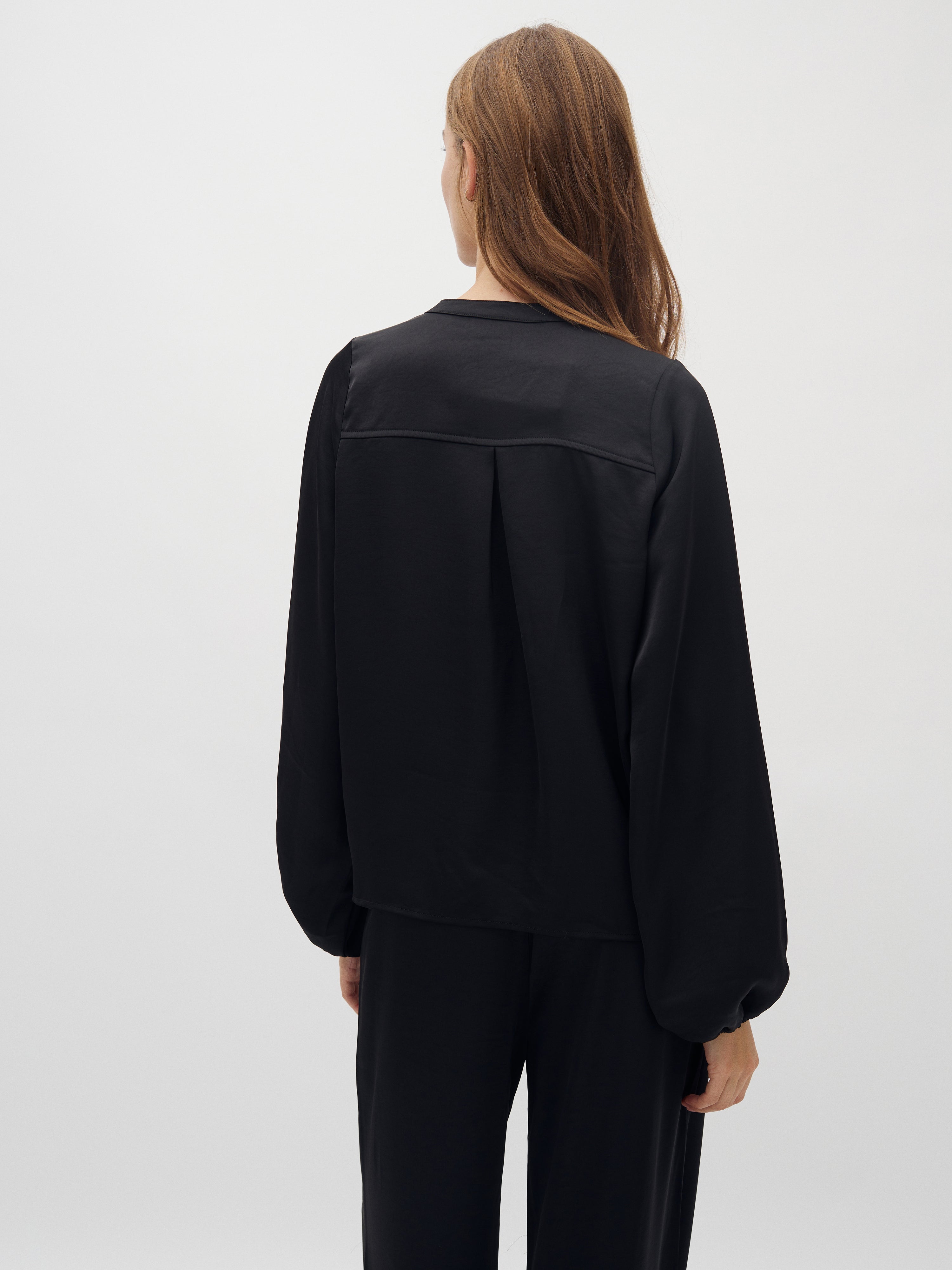 Maville-M_Black_Model_1