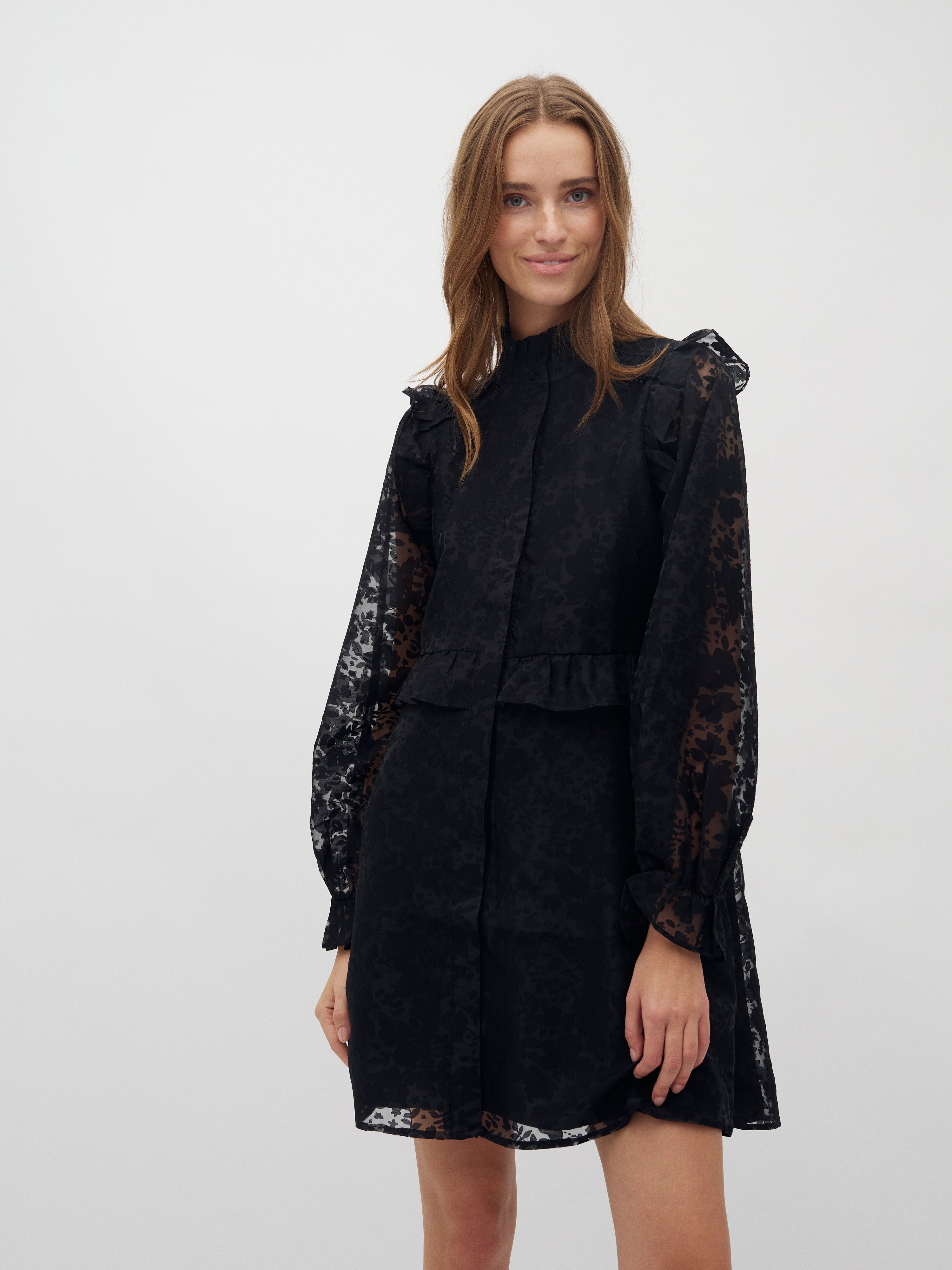 Luana-M_Black_Model_1