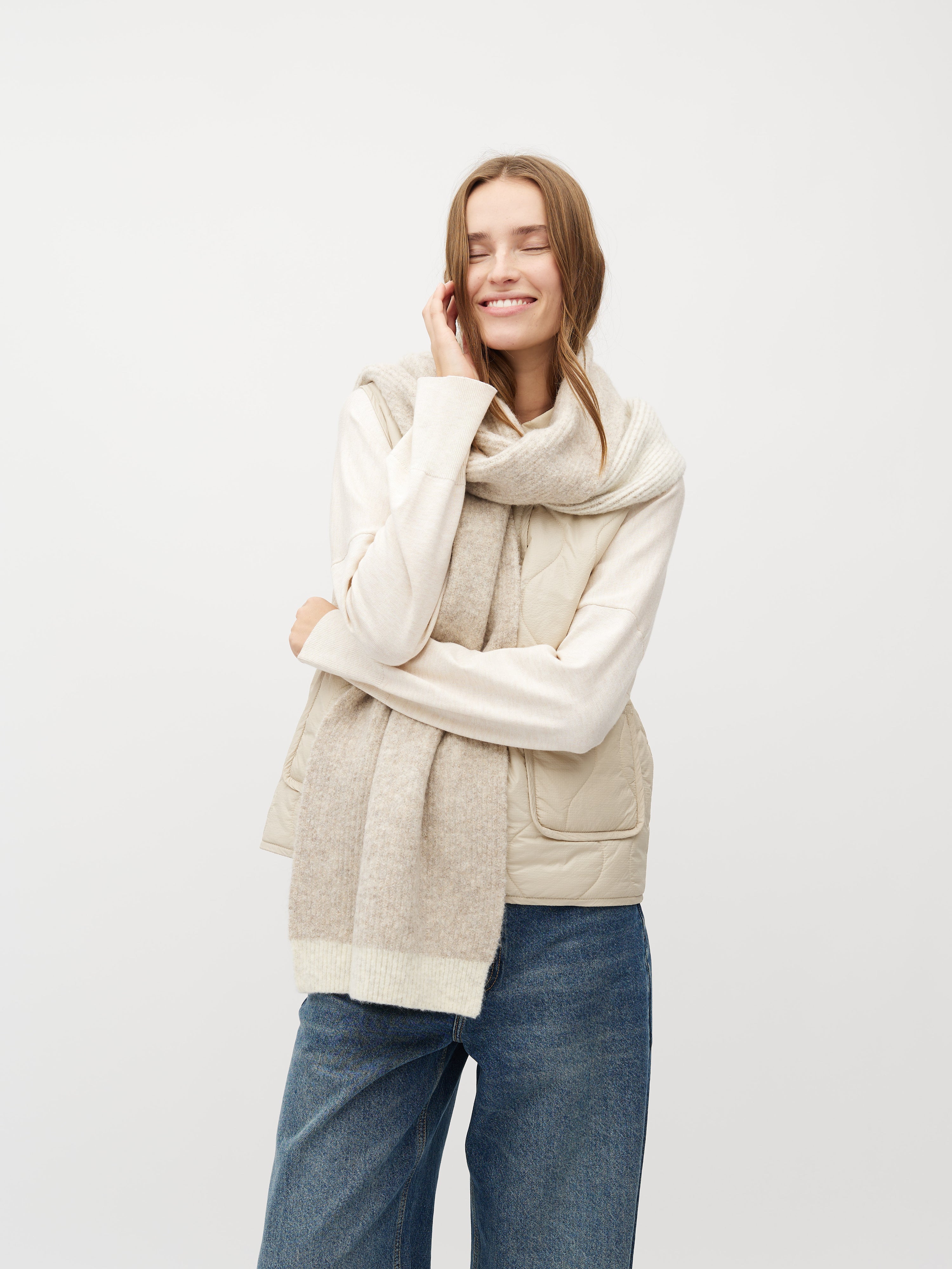 Sanelina-M_Light Grey Stripe_Model_0