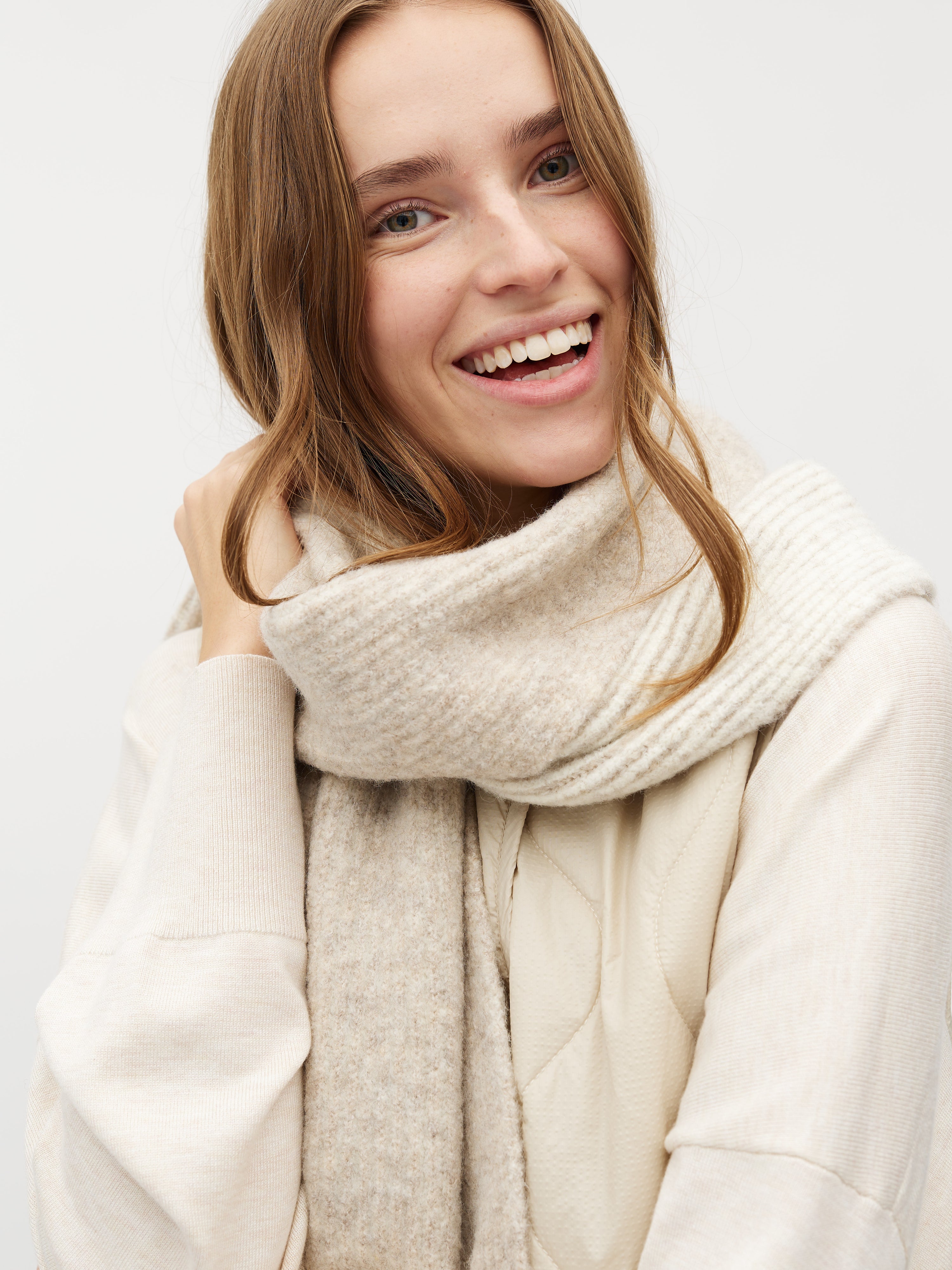 Sanelina-M_Light Grey Stripe_Model_1