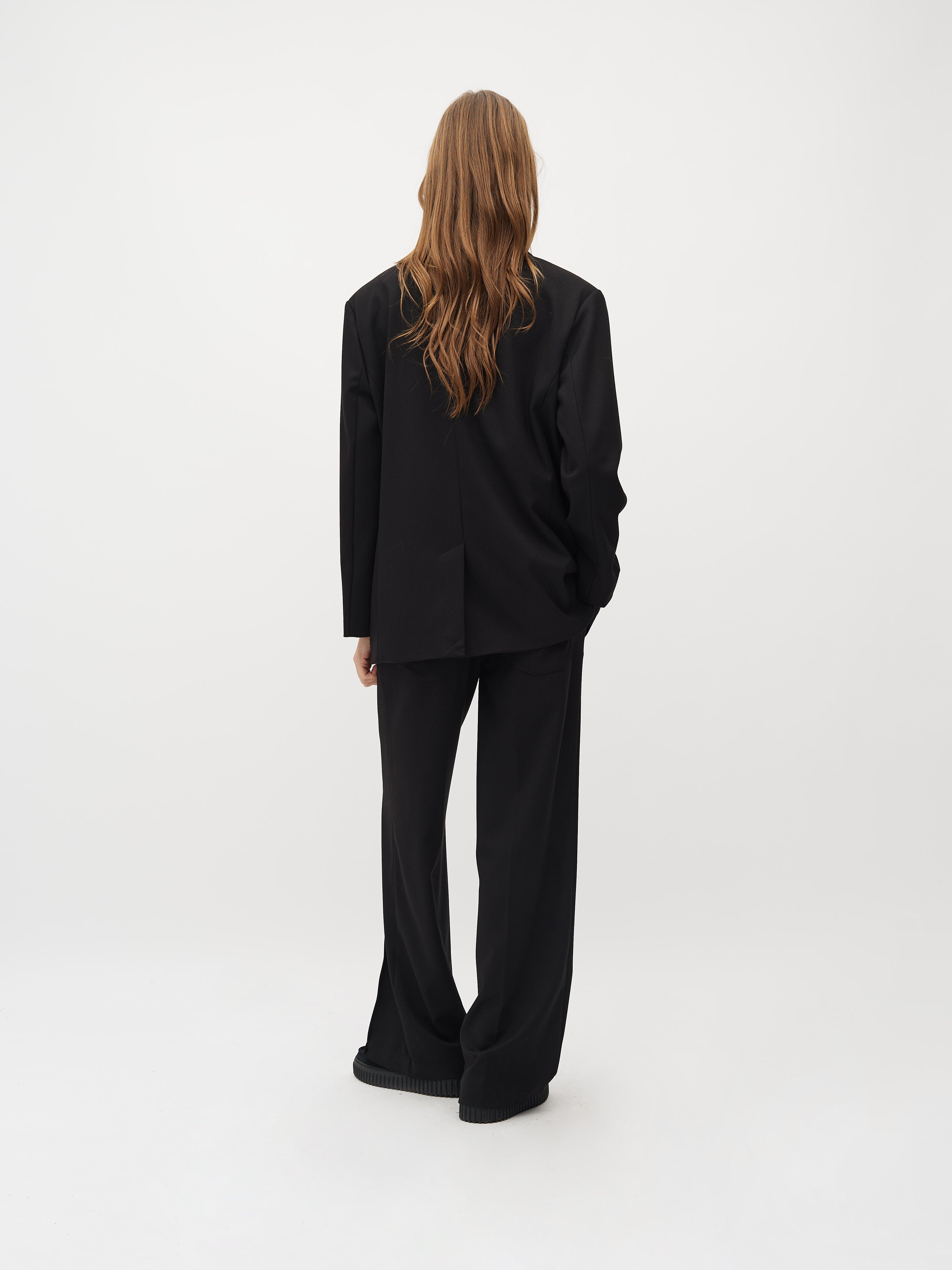 Kammia-M_Black_Model_3