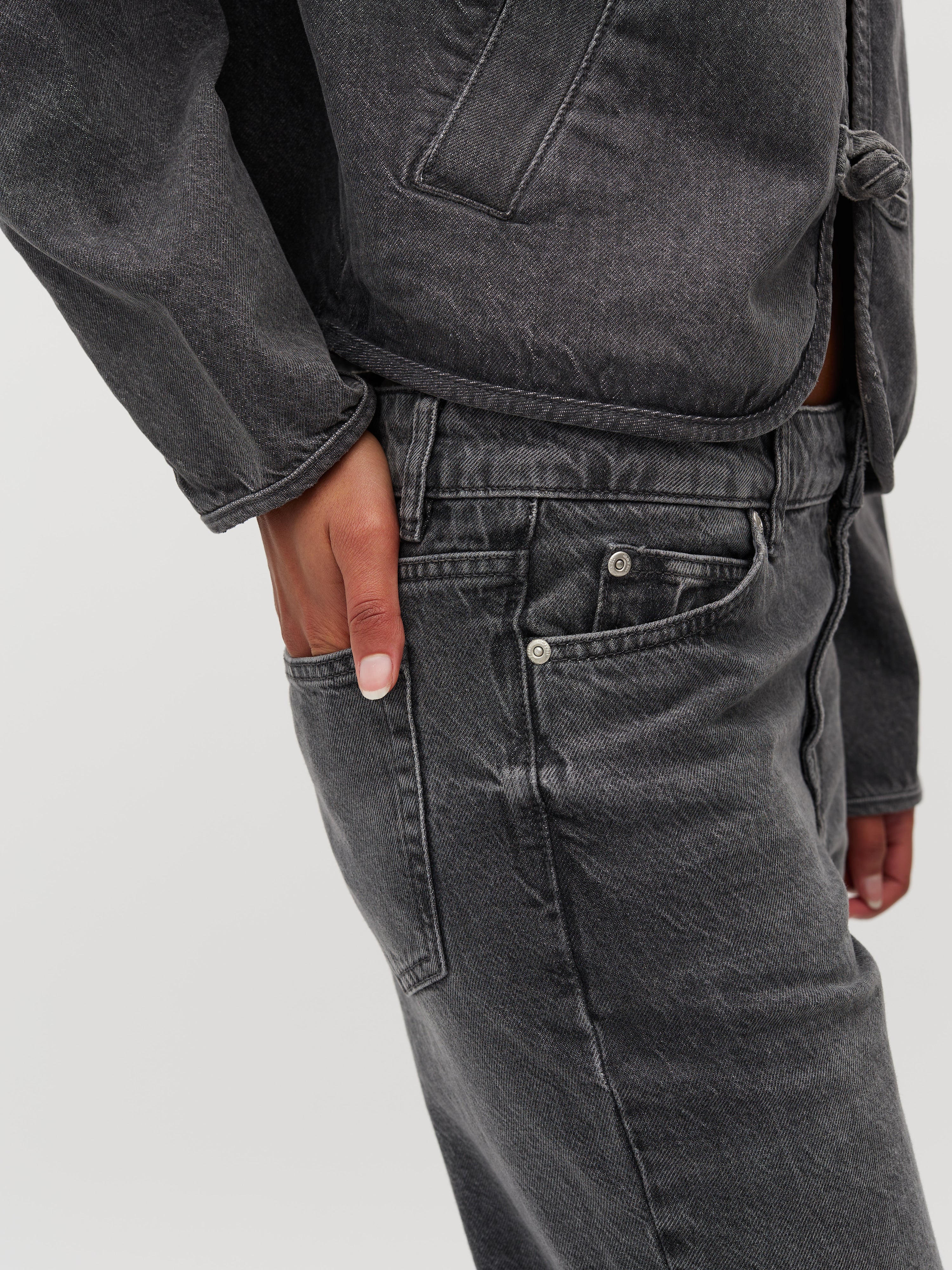 Jays-M_Grey Wash_Model_4