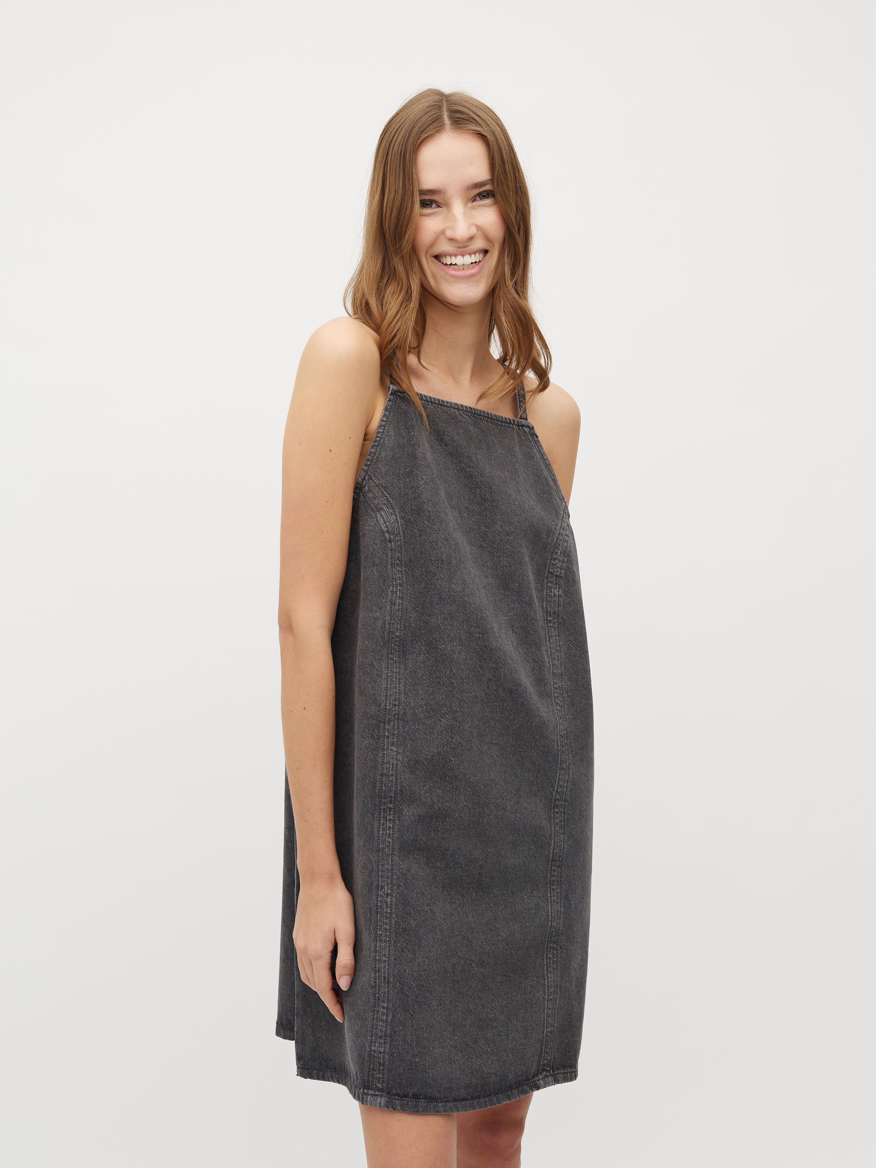 Adine-M_Grey Wash_Model_1