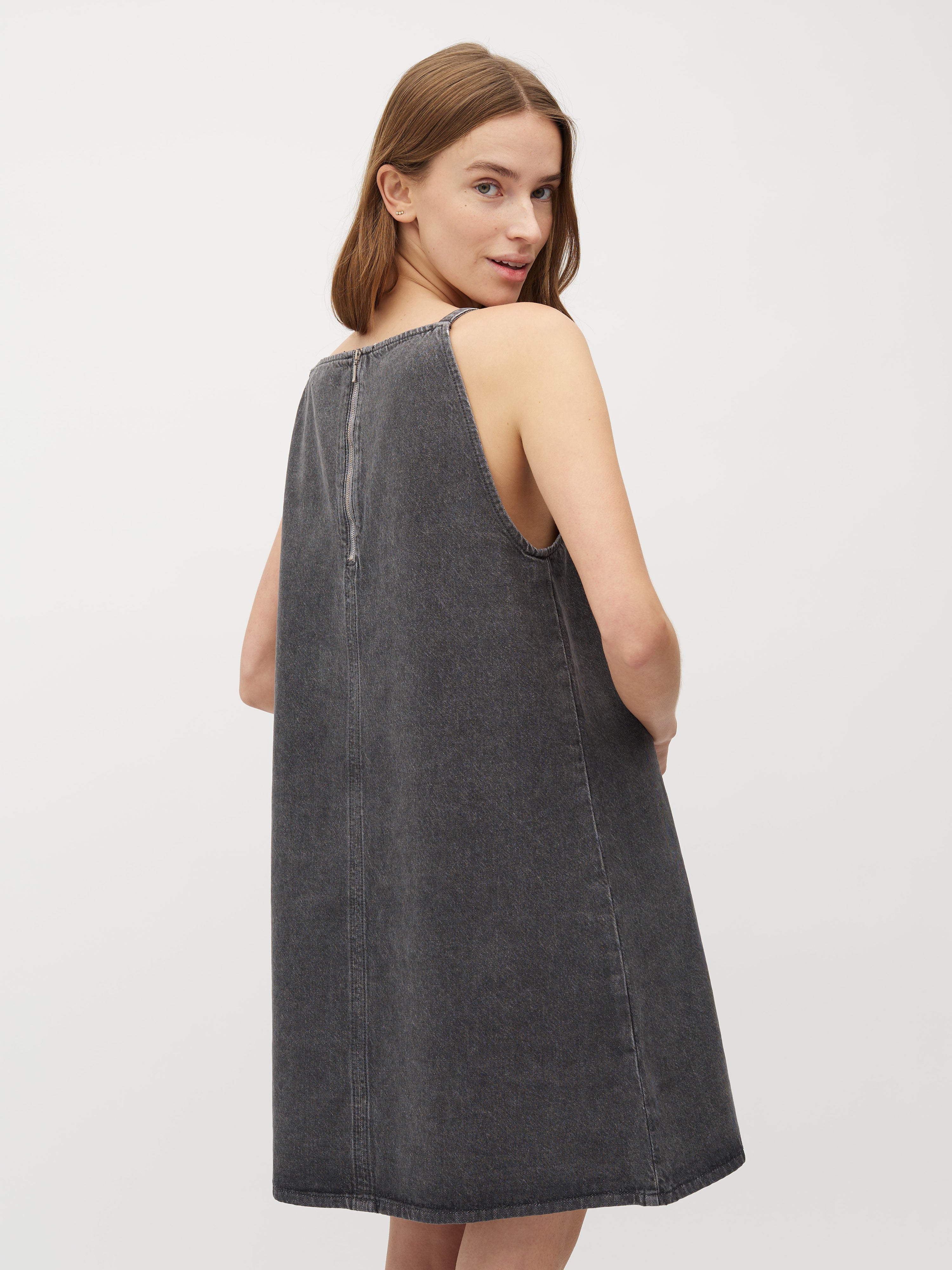 Adine-M_Grey Wash_Model_2