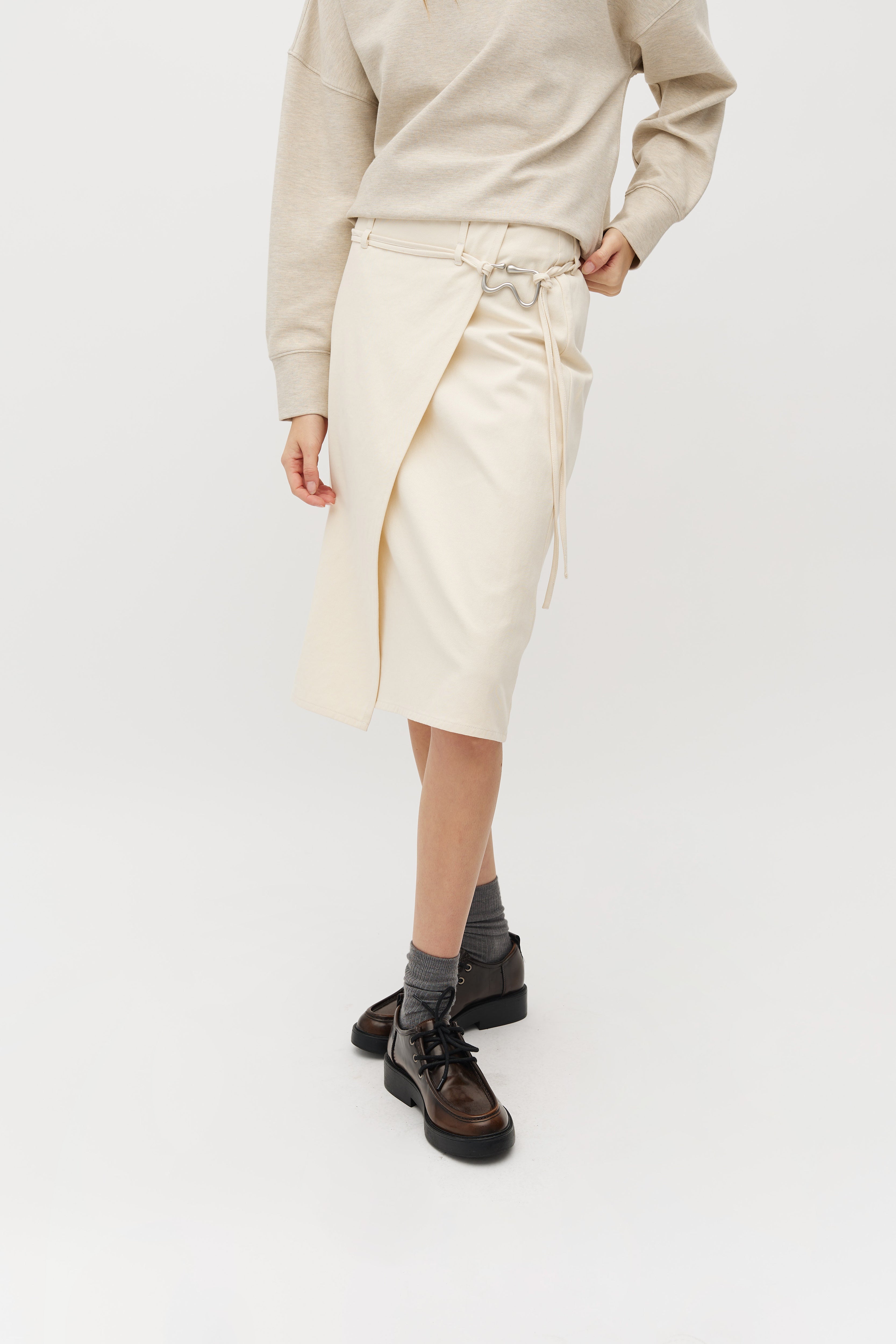 Zinaida-M_Ecru_Model_1