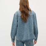 Kikki-M_Blue Soft Wash_Model_2