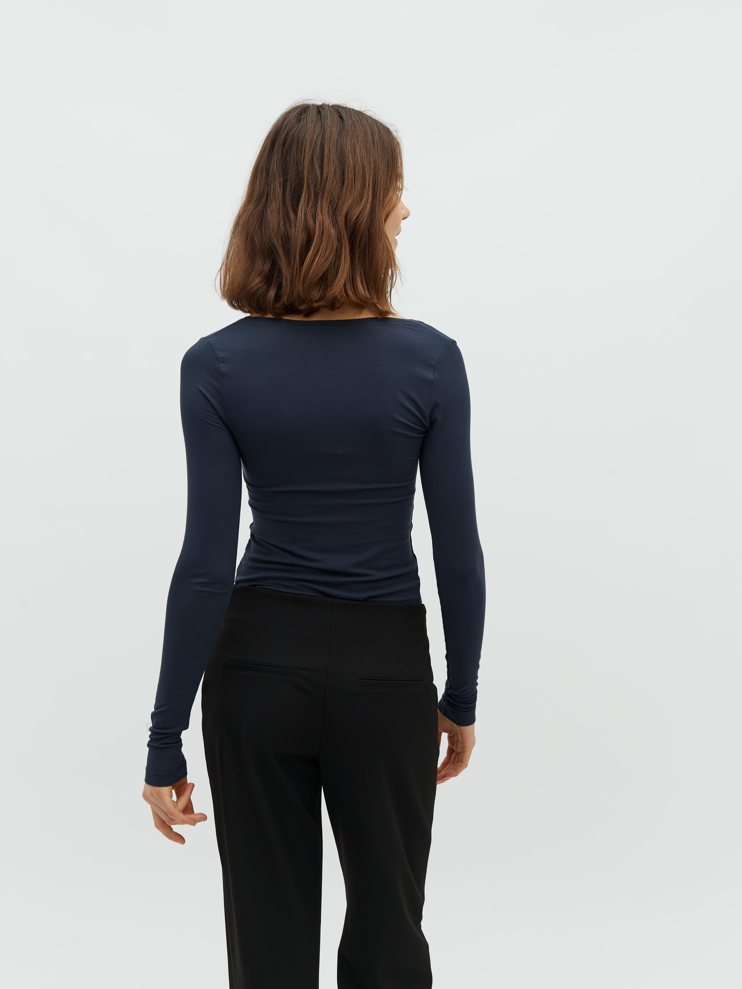 Anna_Navy Blue_Model_2