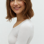 Anna_Optical White_Model_1