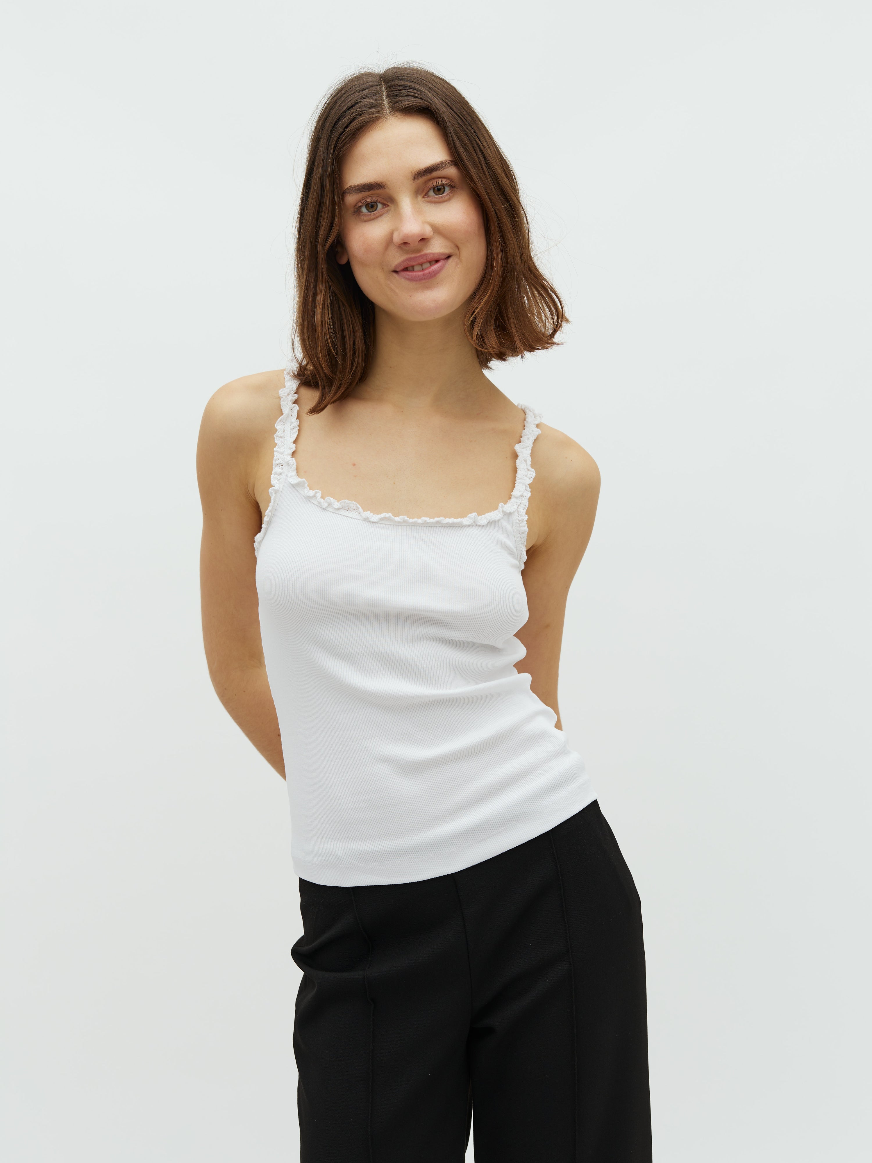 Elinea-M_White_Model_0