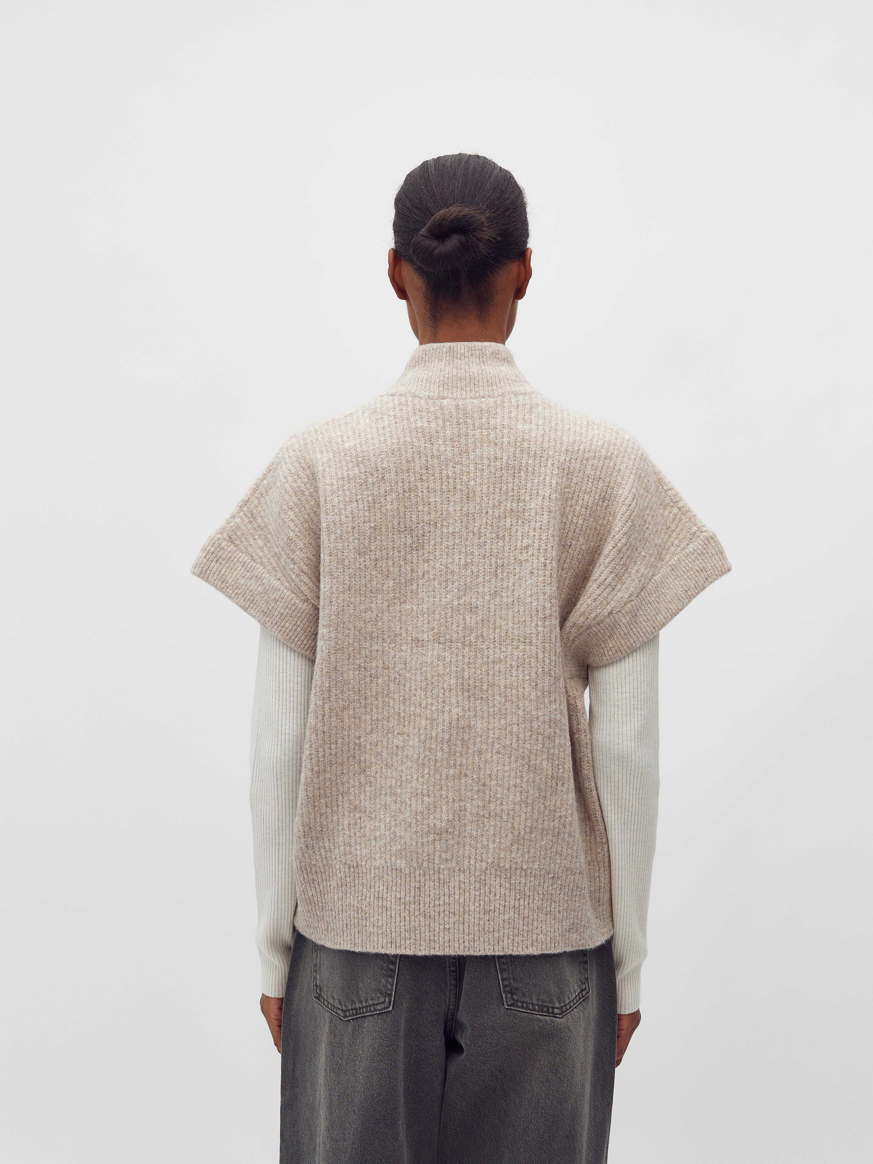 Roselina Short-M_Light Taupe Melange_Model_2