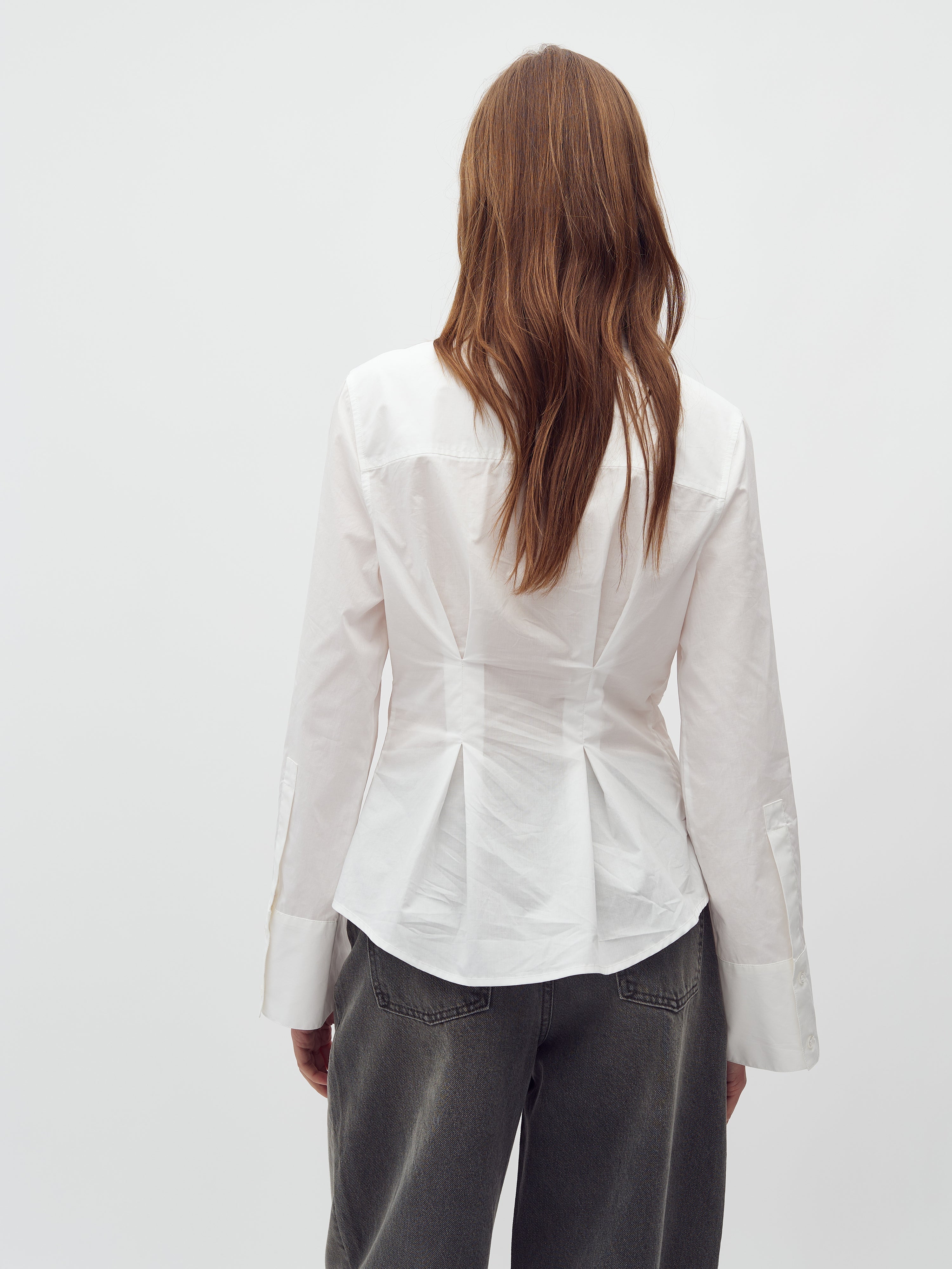 Kaloni-M_White_Model_6