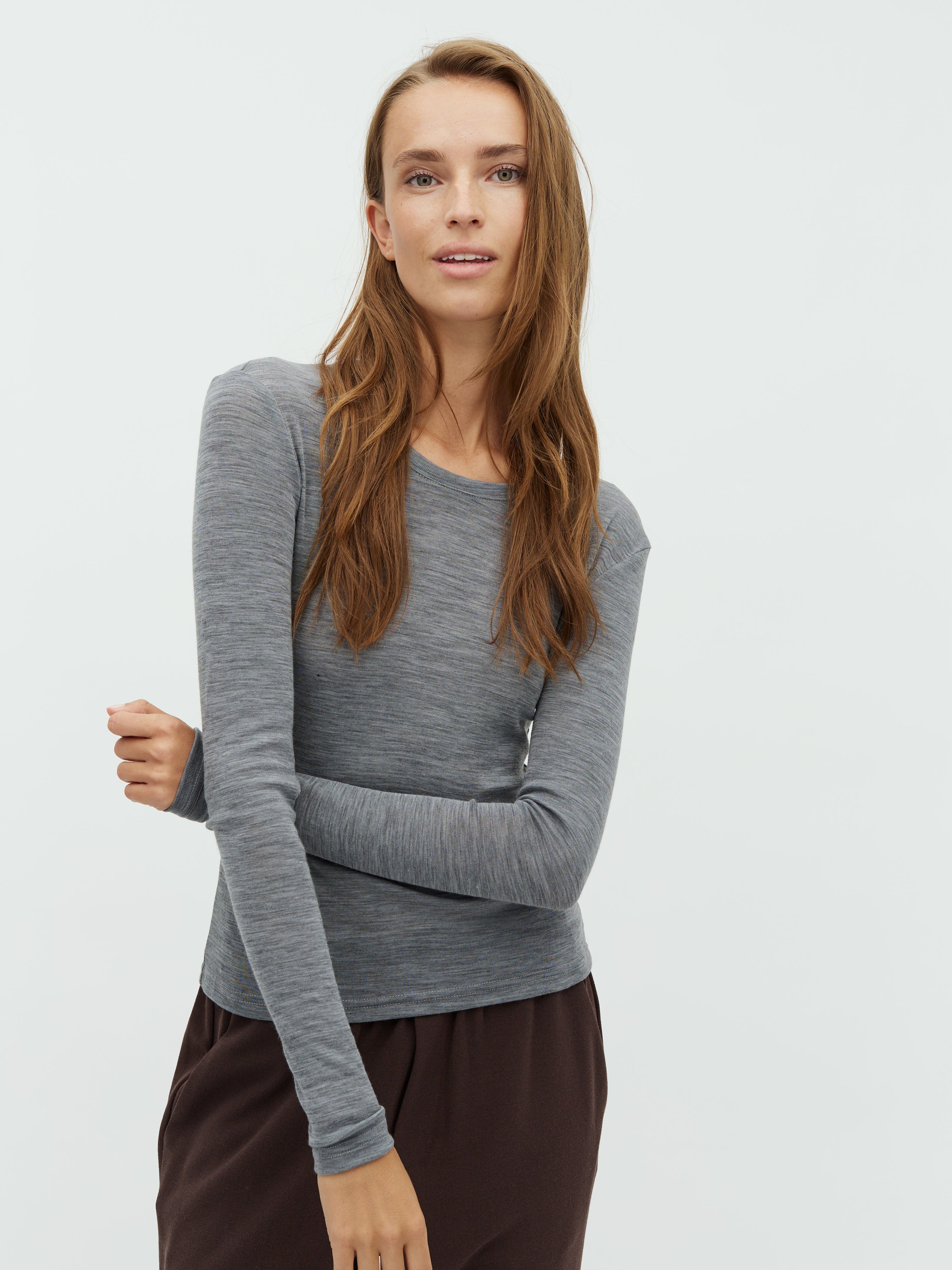 Christina-M_Medium Grey Melange_Model_3