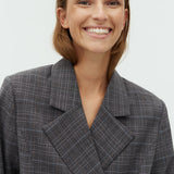 Iva-M_Grey Check_Model_1