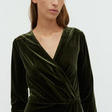 Madena_Pine Green_Model_1