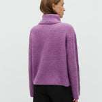 Kemina-M_Gentle Violet stripe_Model_1