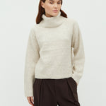 Kemina-M_Light Grey Stripe_Model_0