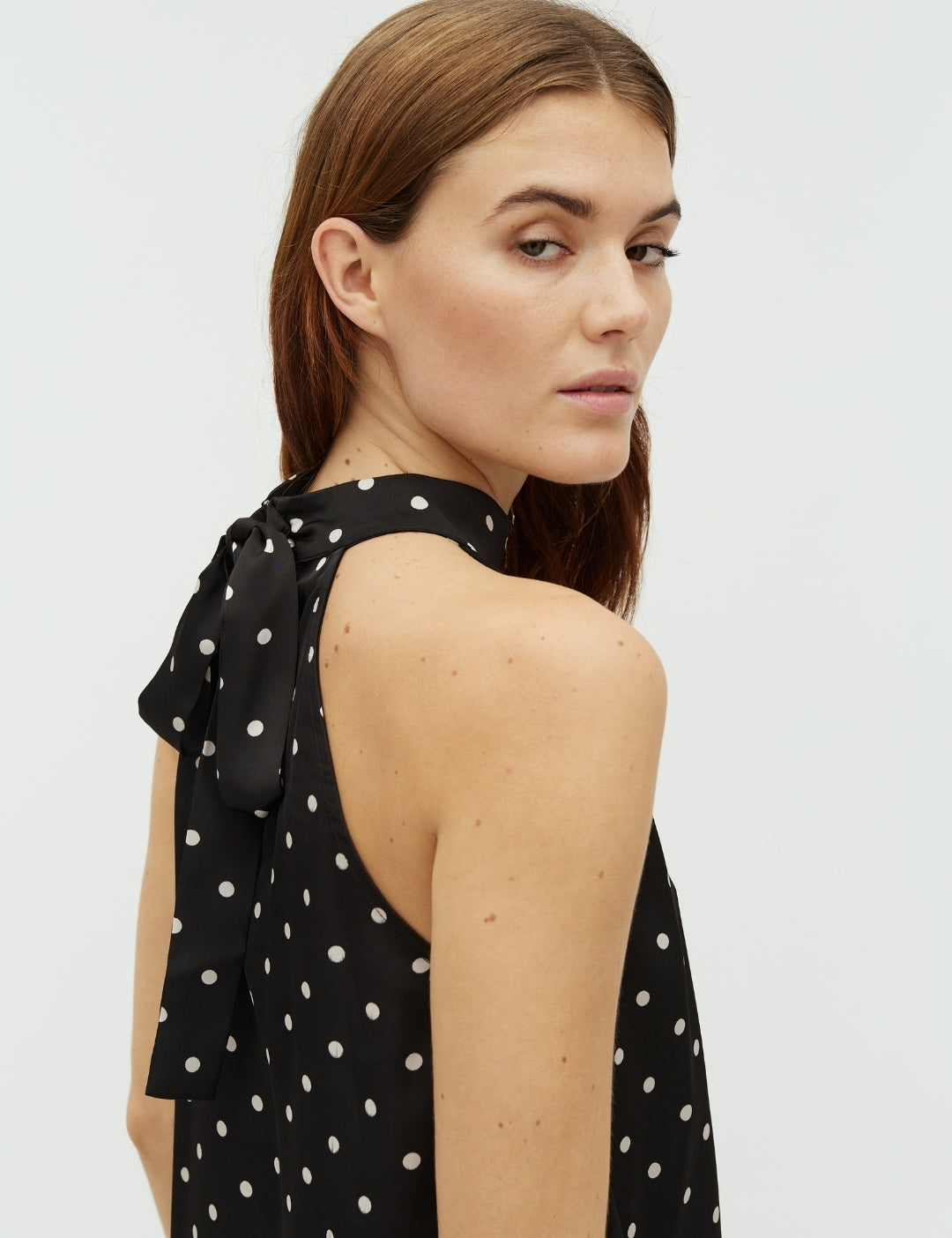 Palet-M_Black Sugar Dots_Model_1