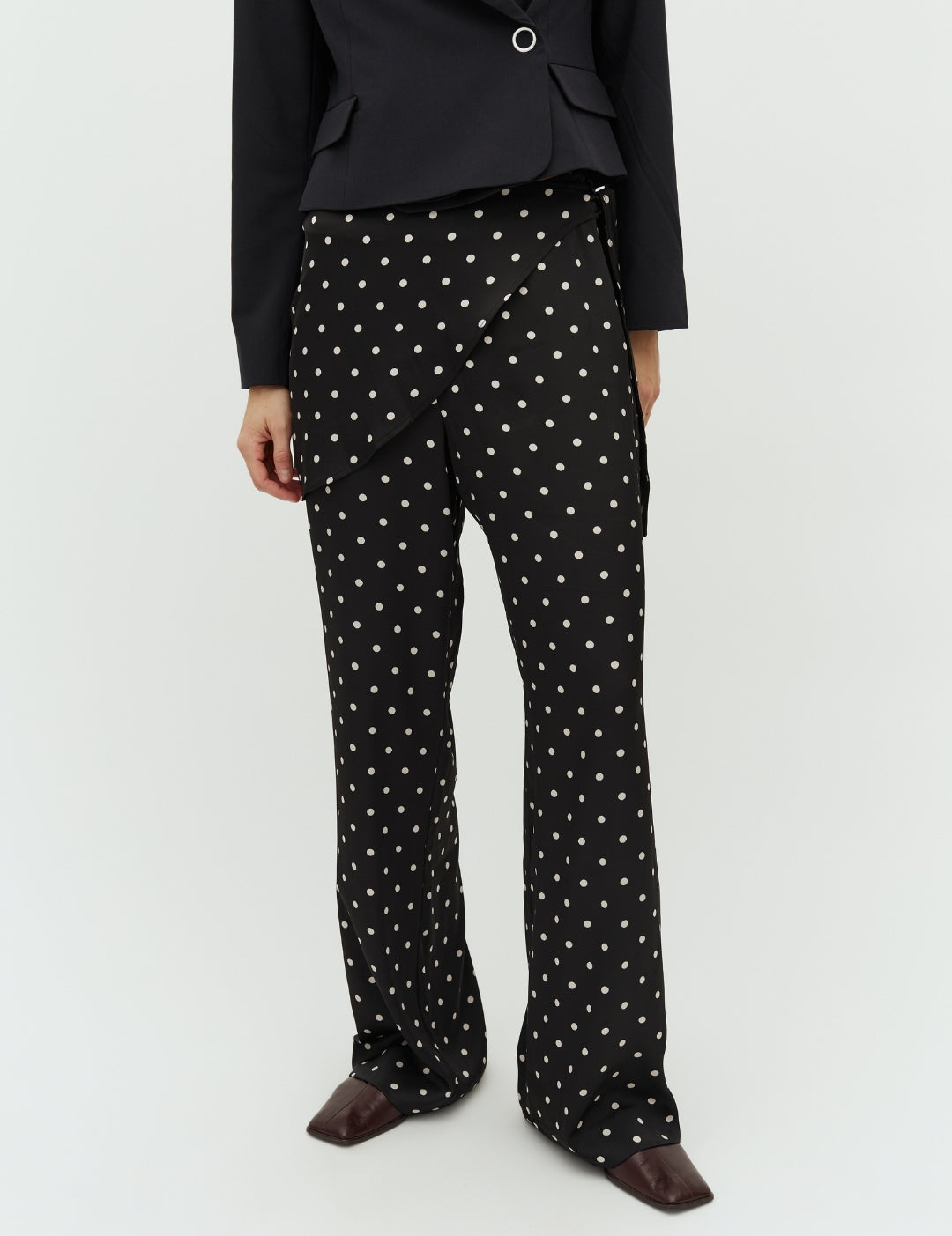 Sherman-M_Black Sugar Dots_Model_1