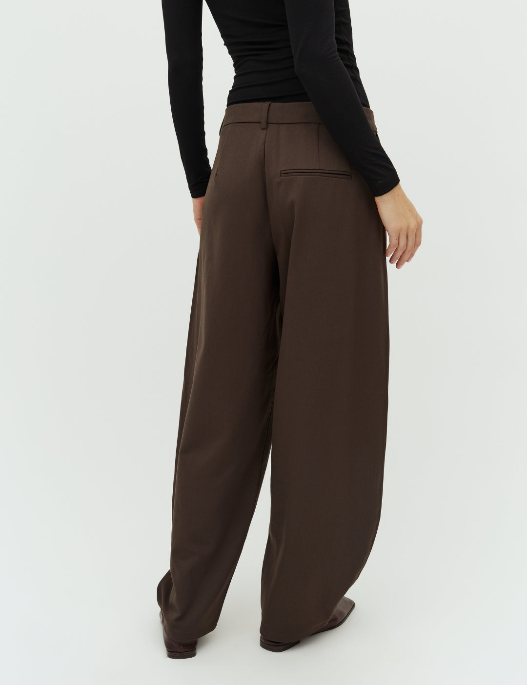 Silira-M_Coffee Brown_Model_3