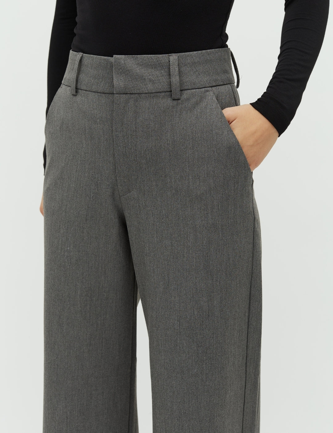 Lucy-M_Medium Melange_Model_2