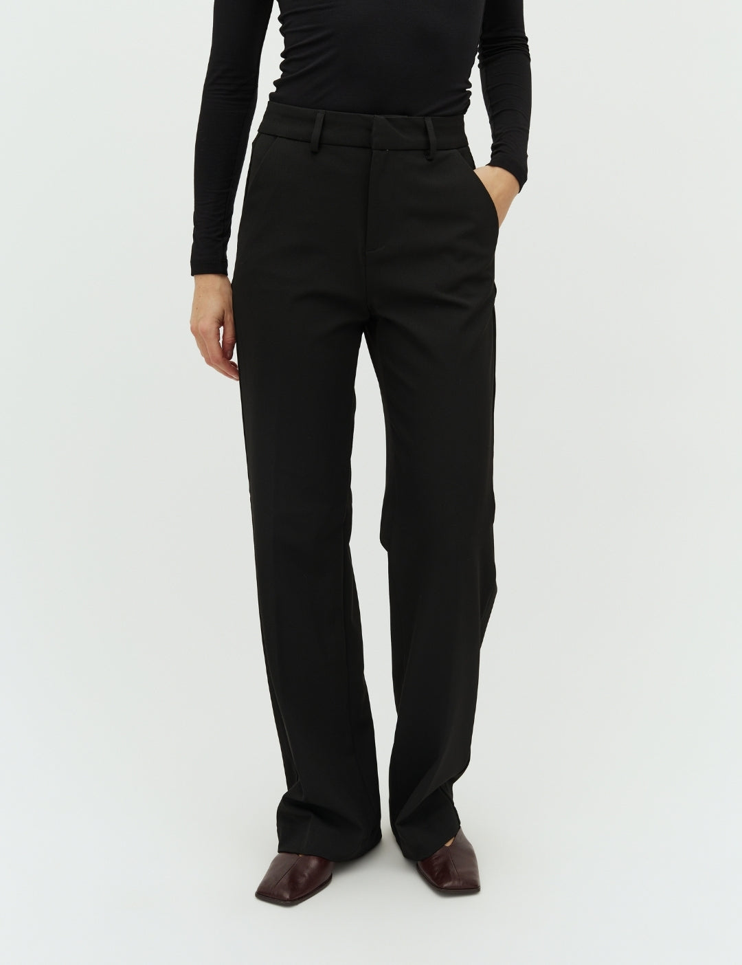 Lucy-M_Black_Model_1