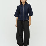 Eirlys-M_Dark Unwashed denim_Model_2