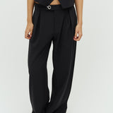 Rosalyn-M_Black_Model_1