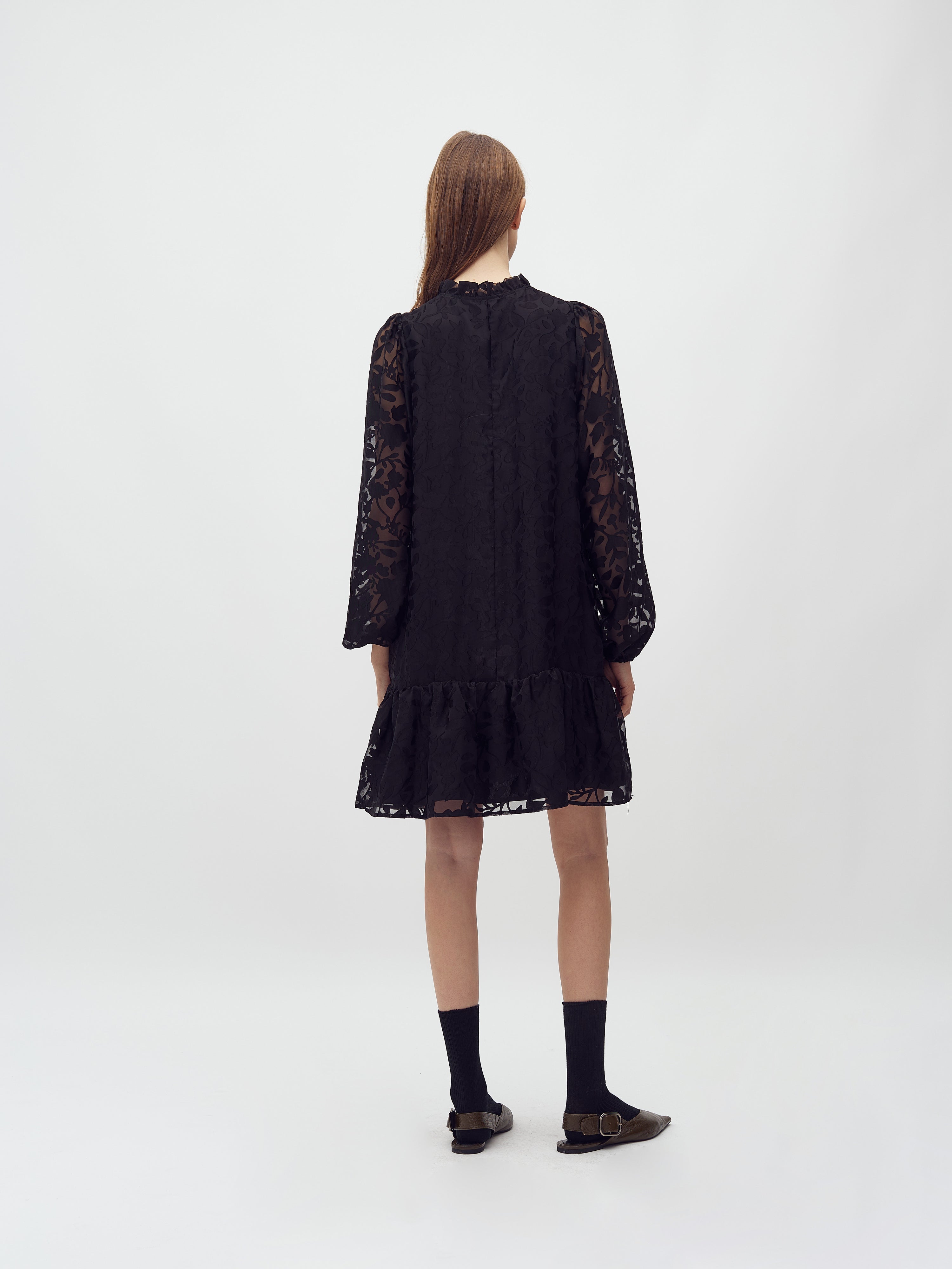 Nulia-M_Black_Model_3