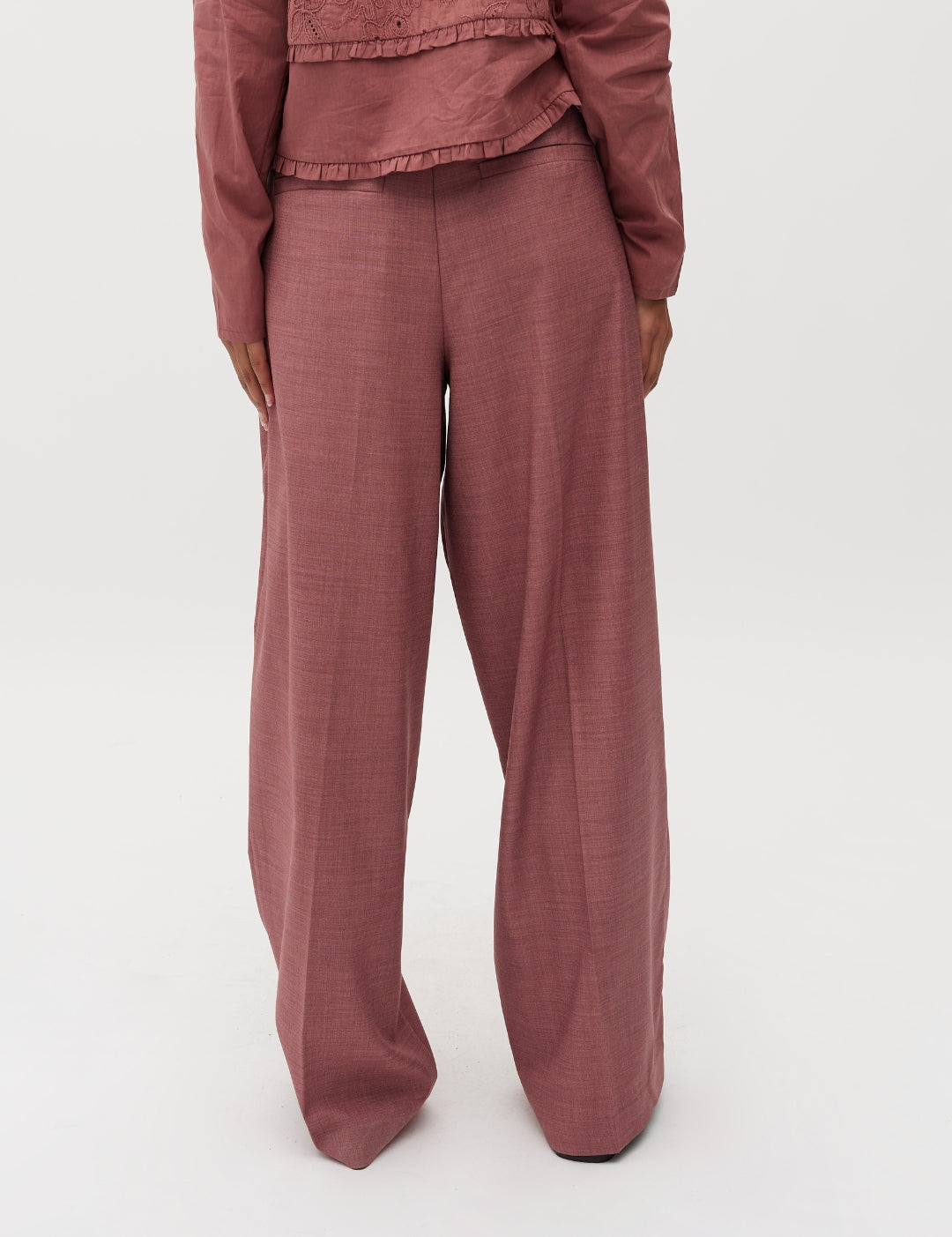 Lyrica-M_Rose Brown Melange_Model_3