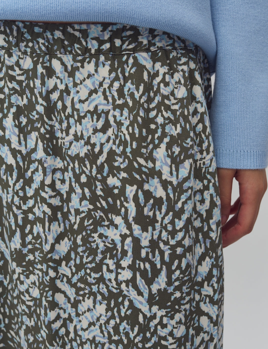 Aveline-M_Manilla Print_Model_2